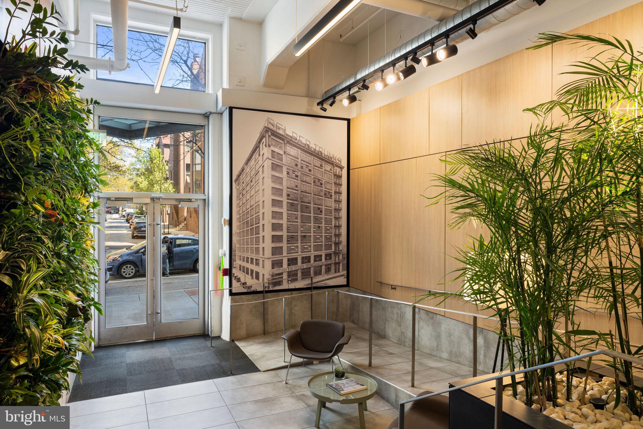 LOGAN SQUARE - Residential