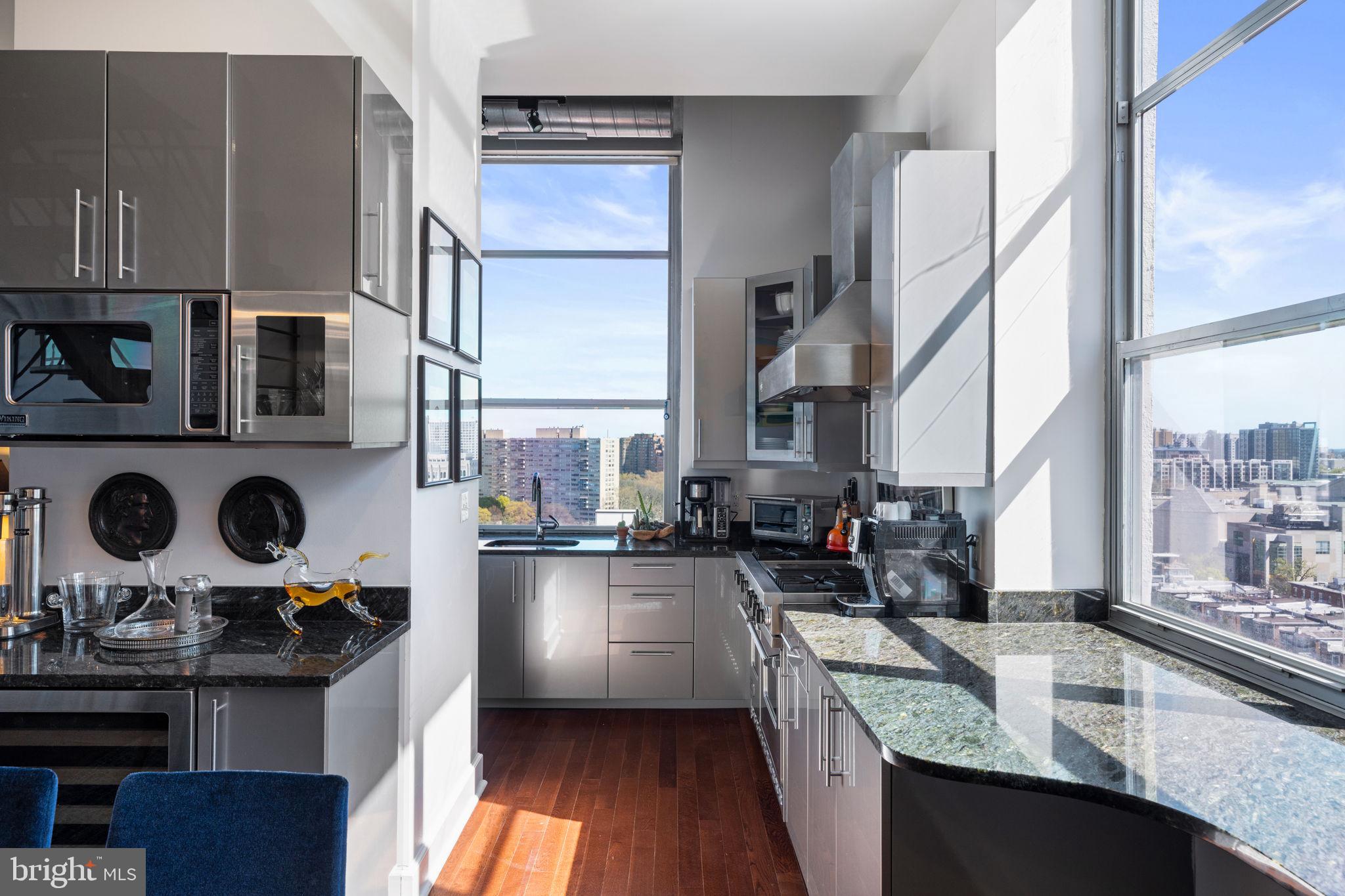 LOGAN SQUARE - Residential