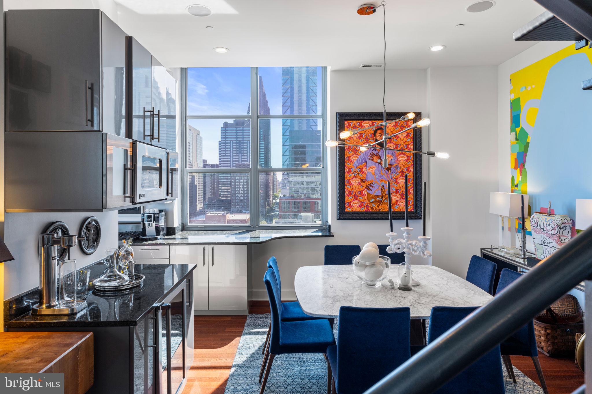 LOGAN SQUARE - Residential