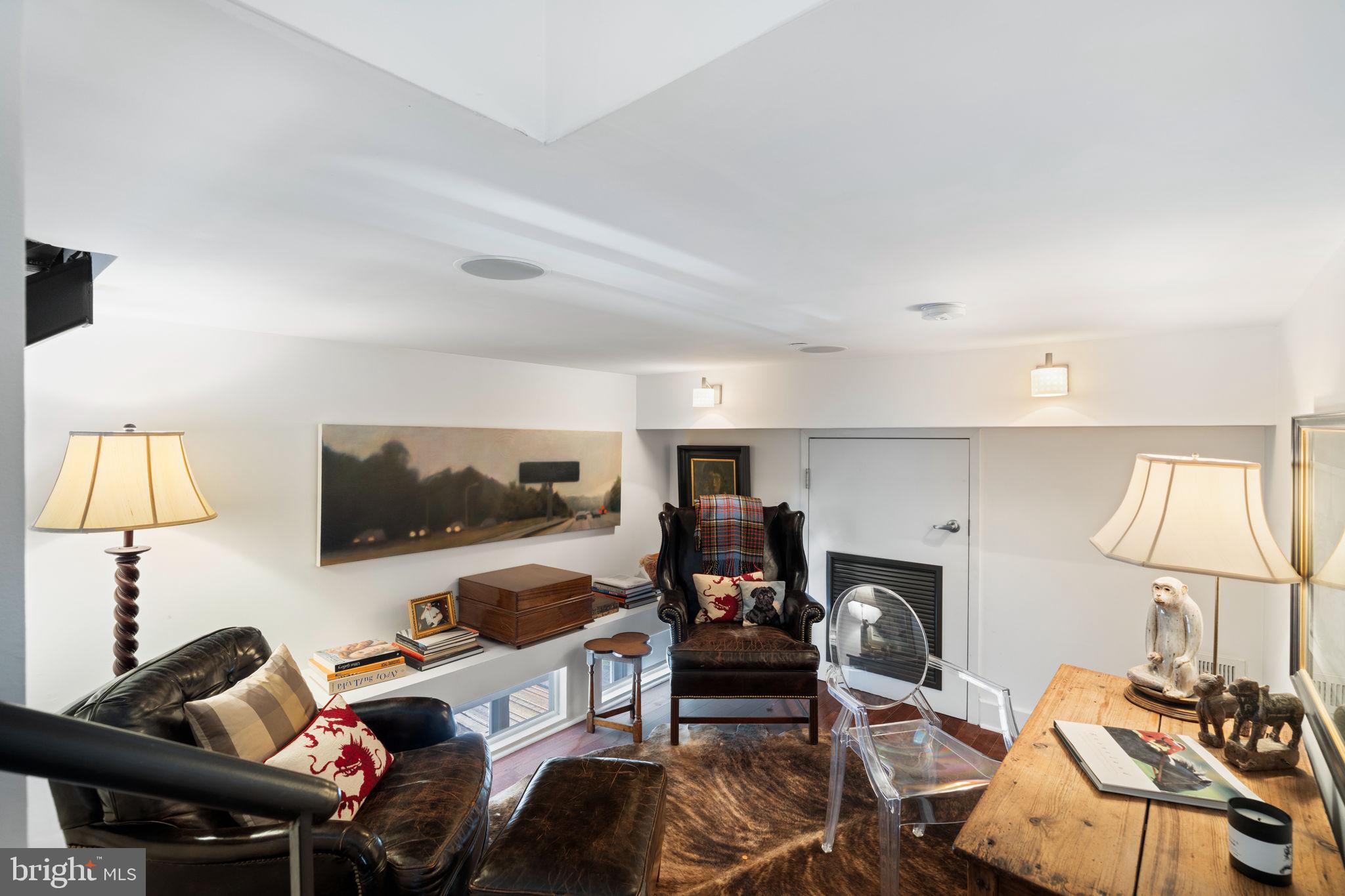 LOGAN SQUARE - Residential