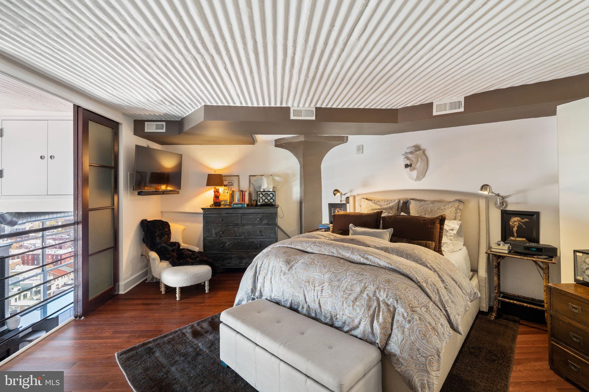 LOGAN SQUARE - Residential