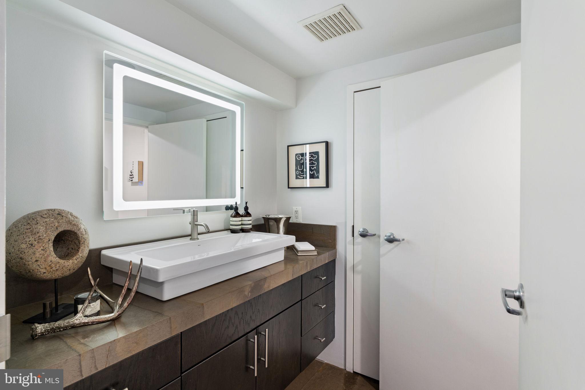 LOGAN SQUARE - Residential