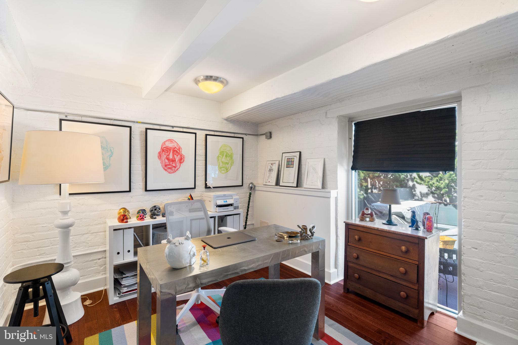 LOGAN SQUARE - Residential