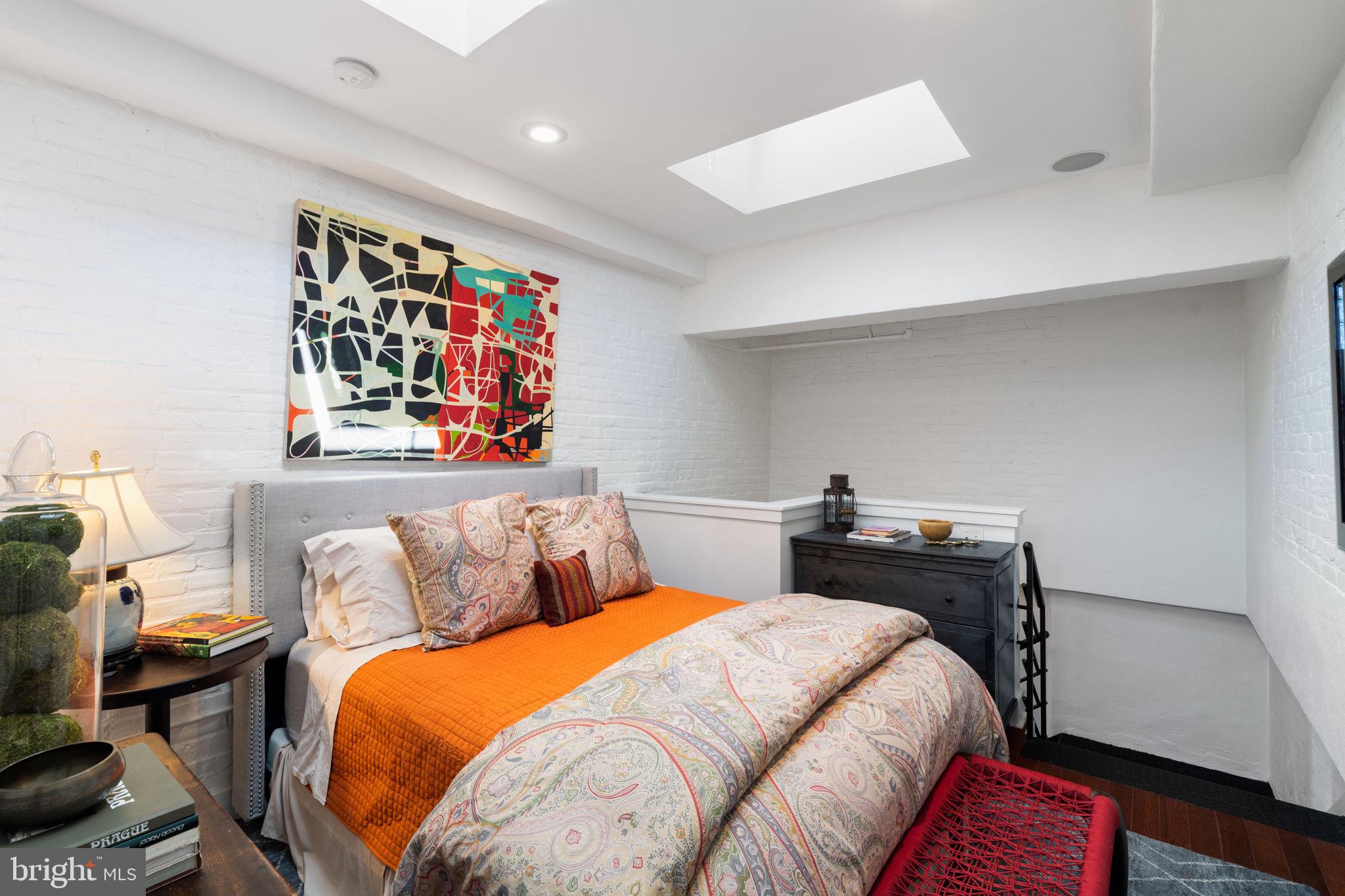 LOGAN SQUARE - Residential