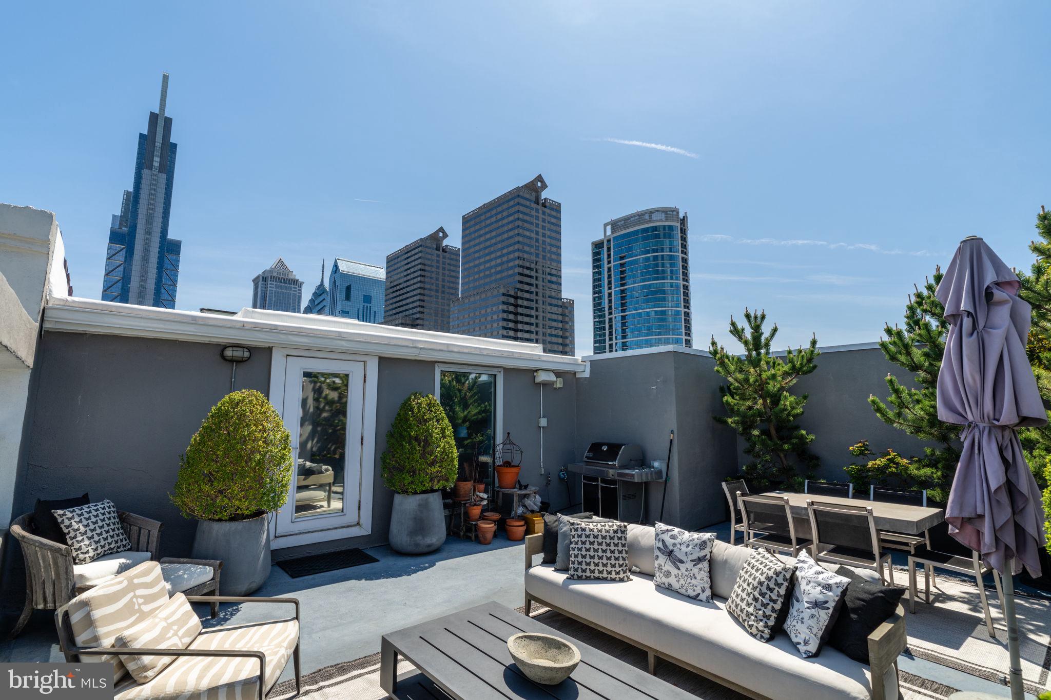 LOGAN SQUARE - Residential
