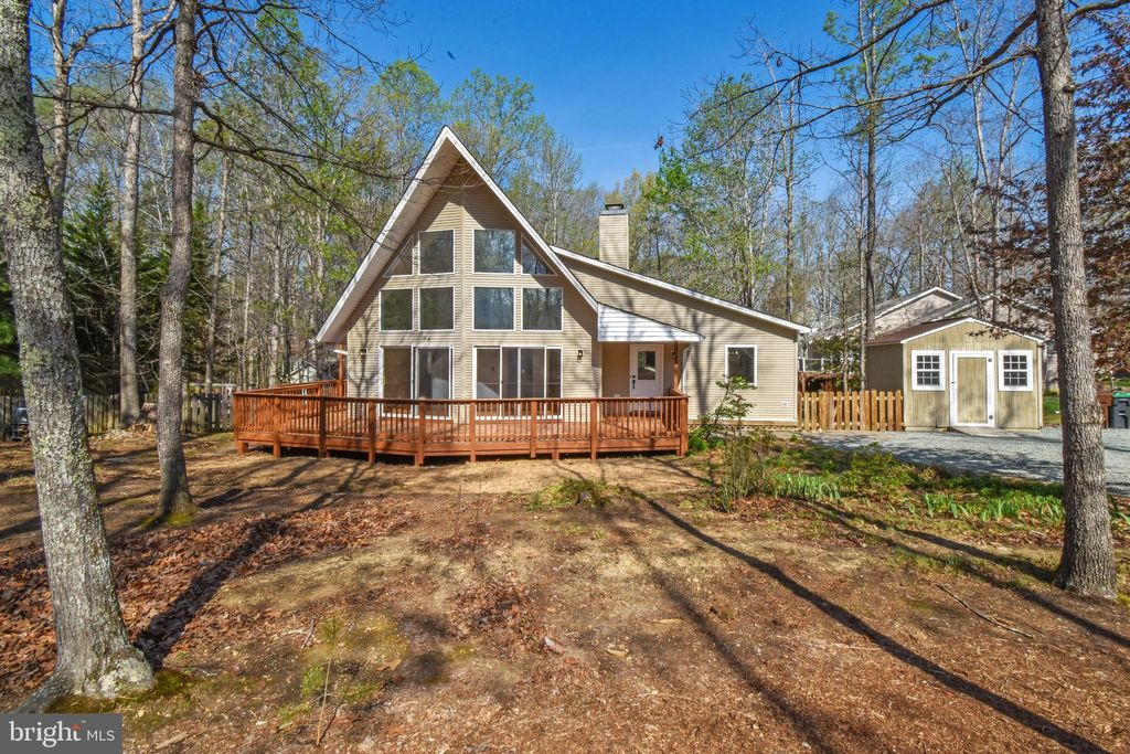 Photo of 17 Bridlewood Dr, PALMYRA, VA 22963 (MLS # VAFN2000654)