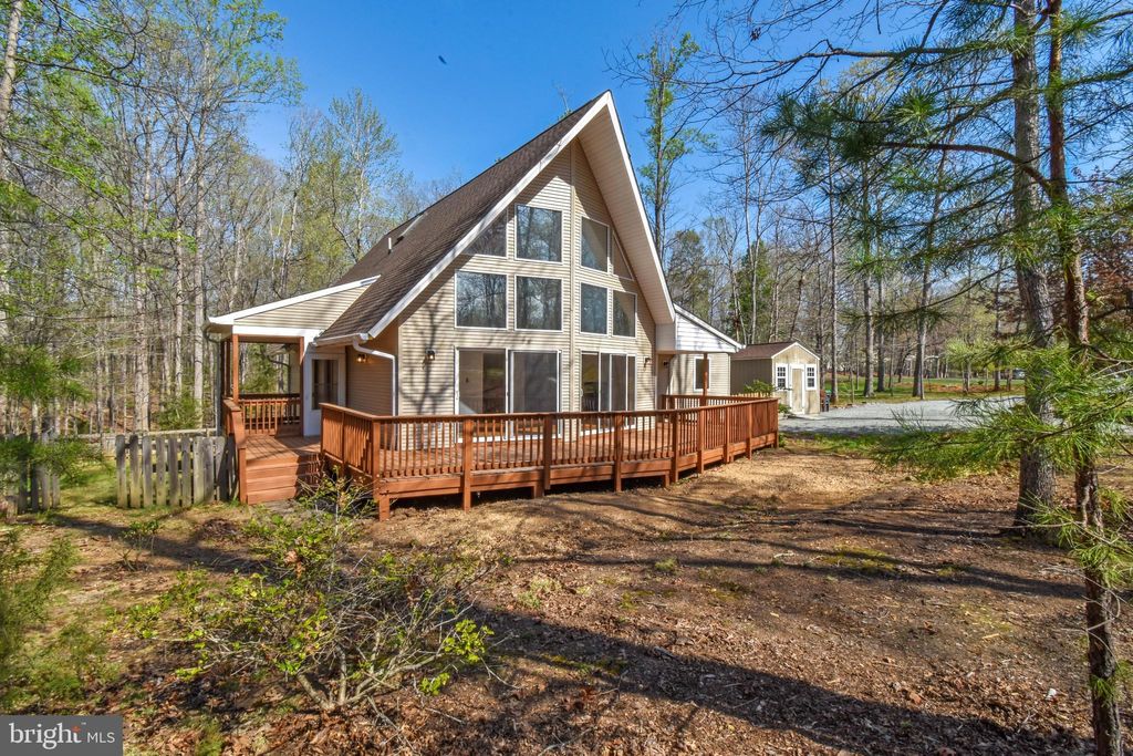 Photo of 17 Bridlewood Dr, PALMYRA, VA 22963 (MLS # VAFN2000654)