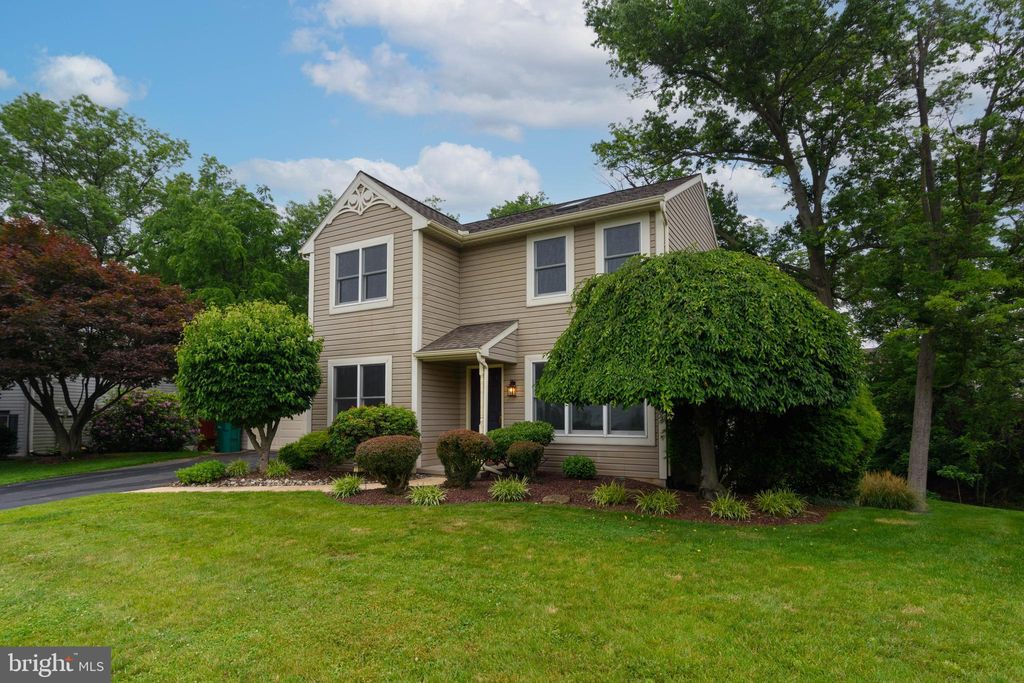 Photo of 237 Cliff Lane, ELIZABETHTOWN, PA 17022 (MLS # PALA2071680)