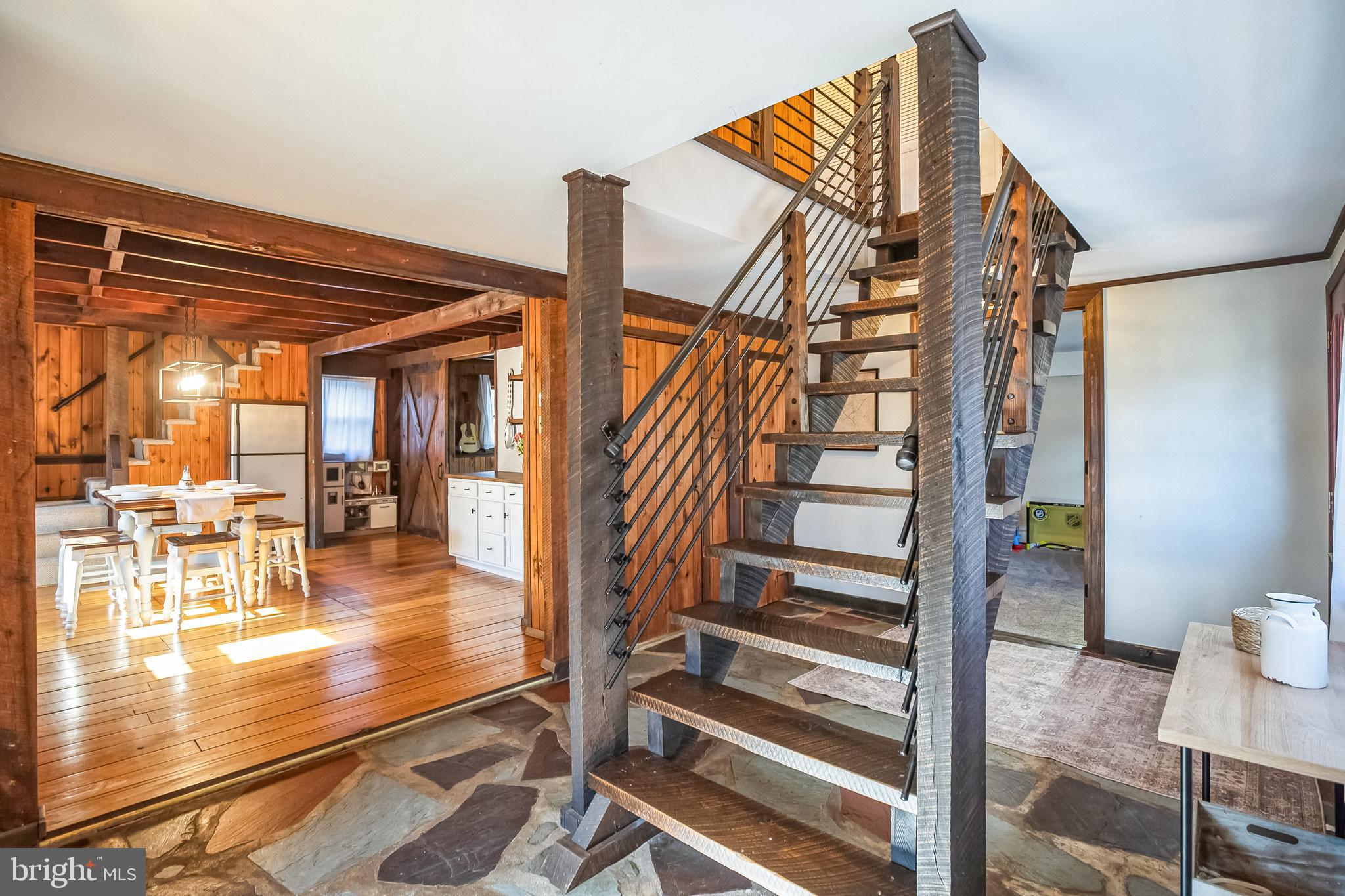 175 W OAKLAND AVENUE
