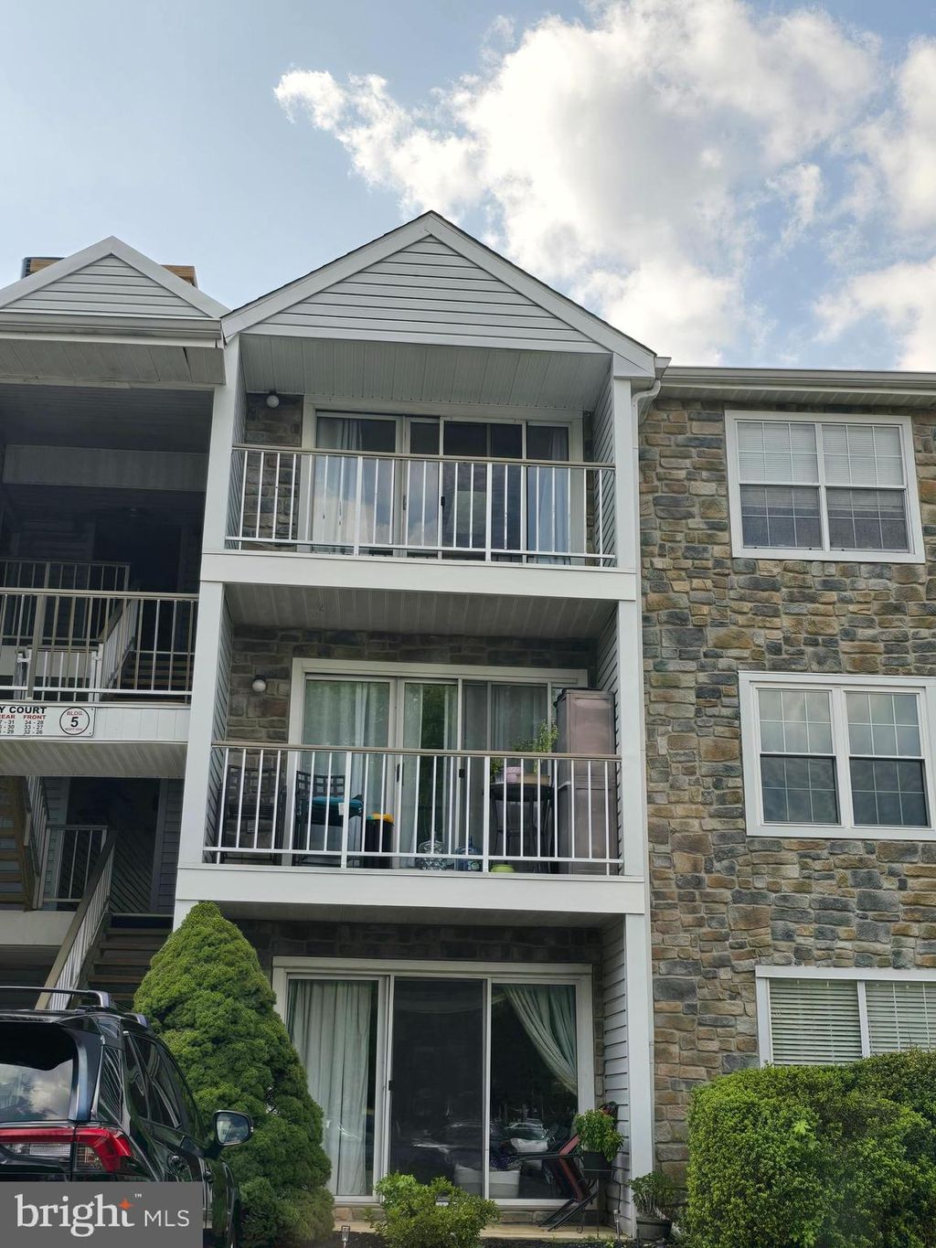 Photo of 28 Holly Court, HAMILTON, NJ 08619 (MLS # NJME2066352)