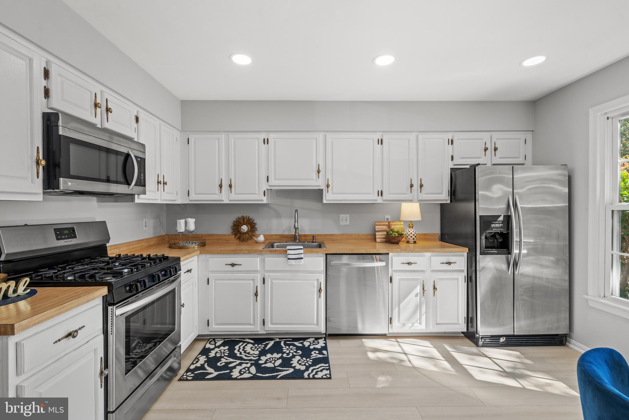 HUNTER VILLAGE - Residential