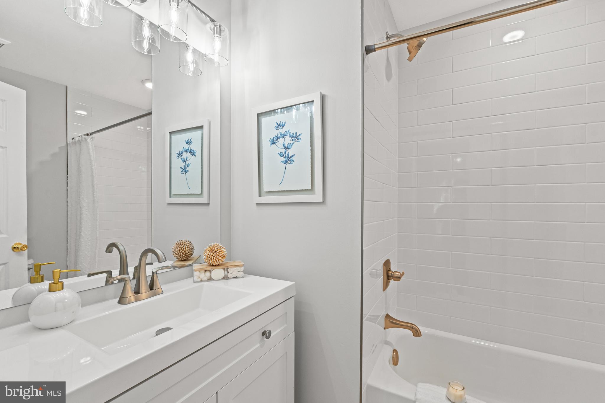 HUNTER VILLAGE - Residential