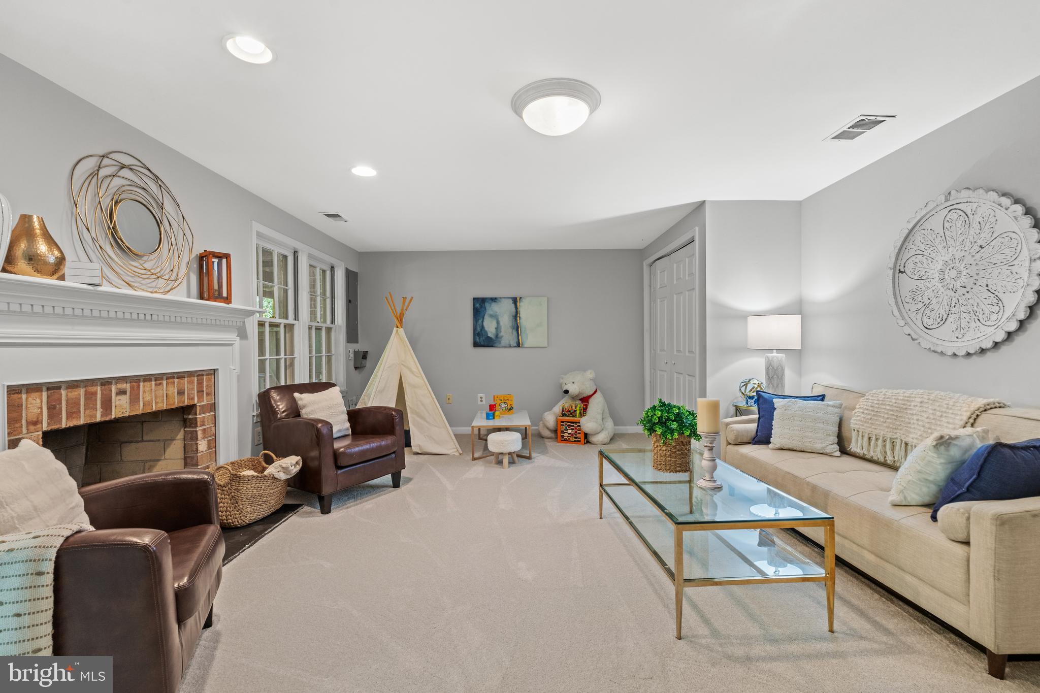 HUNTER VILLAGE - Residential