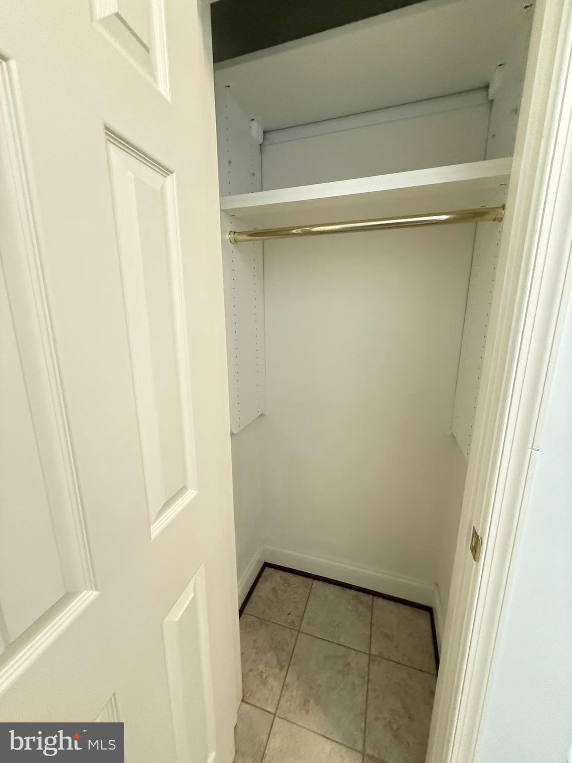 LAKESIDE TOWN CENTRE CONDOMINIUM - Residential Lease