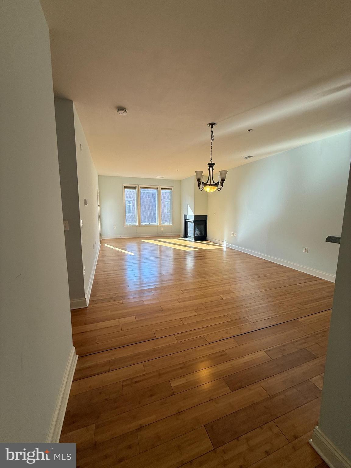 LAKESIDE TOWN CENTRE CONDOMINIUM - Residential Lease