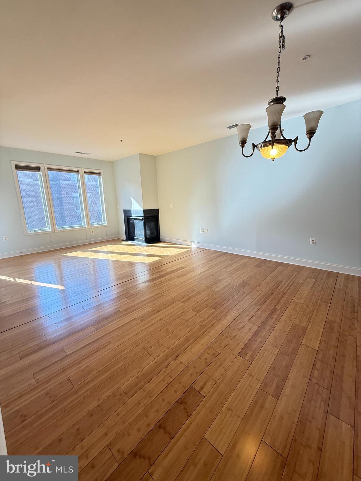 LAKESIDE TOWN CENTRE CONDOMINIUM - Residential Lease