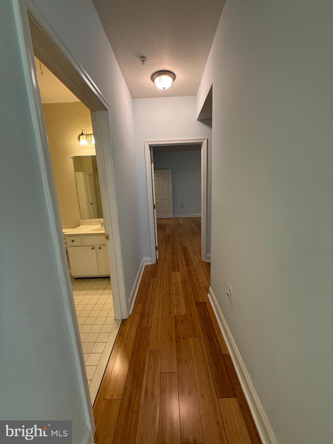 LAKESIDE TOWN CENTRE CONDOMINIUM - Residential Lease