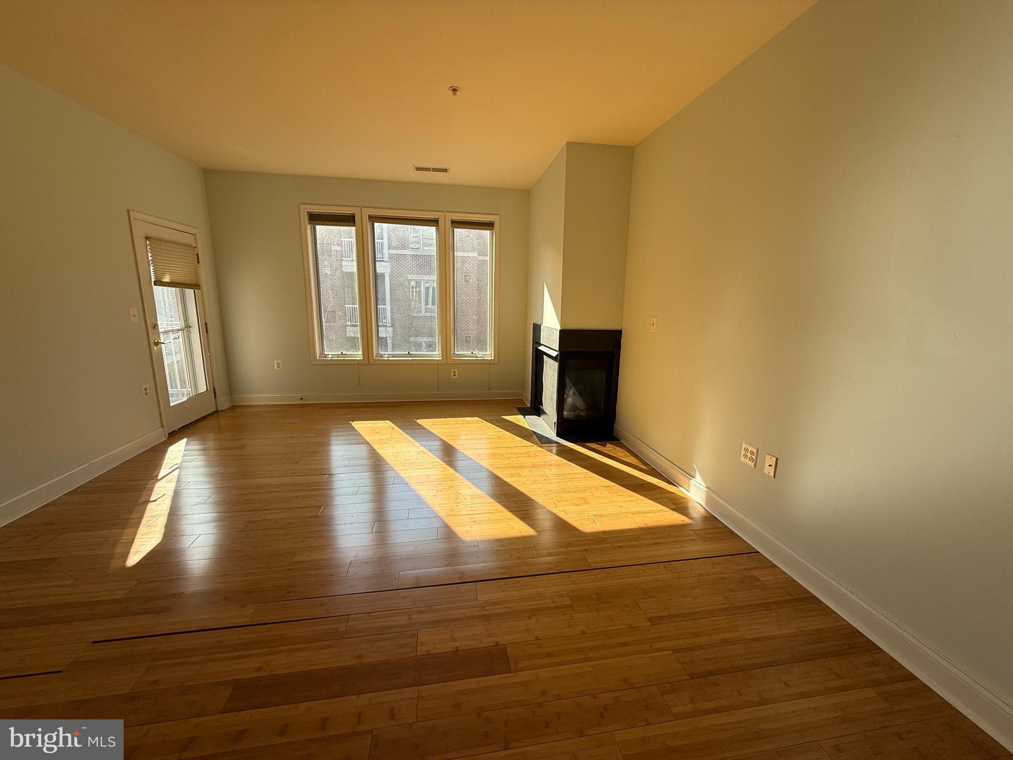 LAKESIDE TOWN CENTRE CONDOMINIUM - Residential Lease