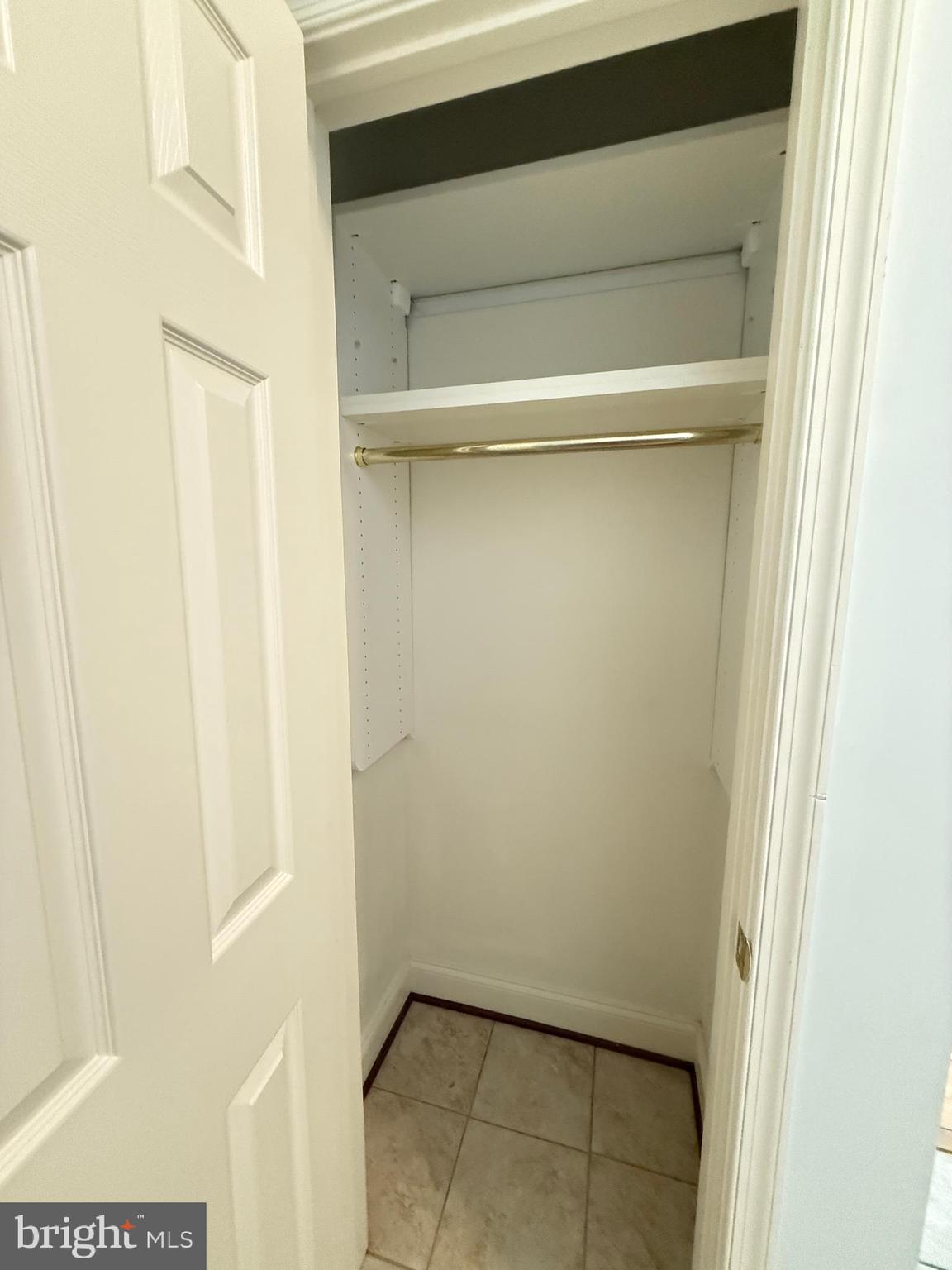 LAKESIDE TOWN CENTRE CONDOMINIUM - Residential Lease