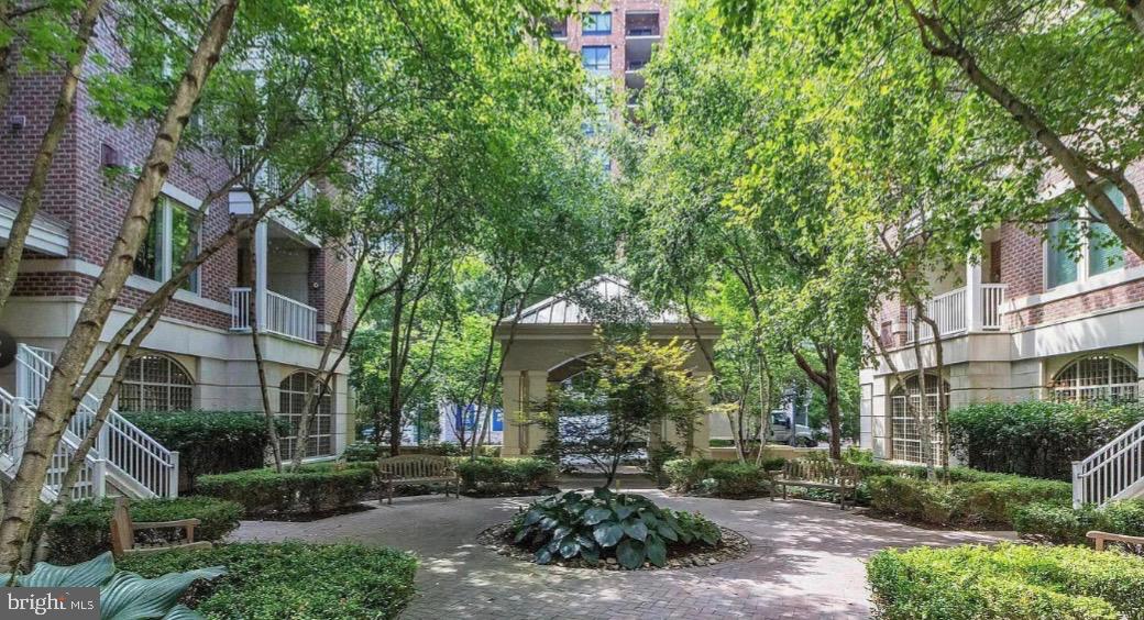 LAKESIDE TOWN CENTRE CONDOMINIUM - Residential Lease