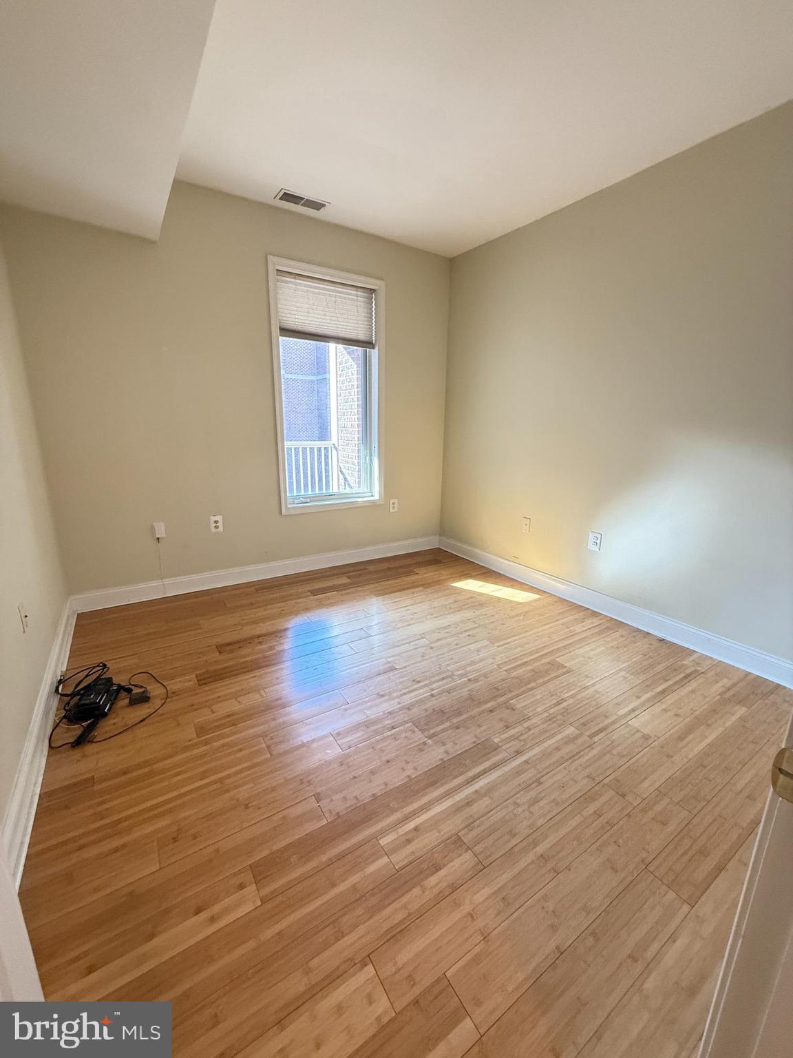 LAKESIDE TOWN CENTRE CONDOMINIUM - Residential Lease