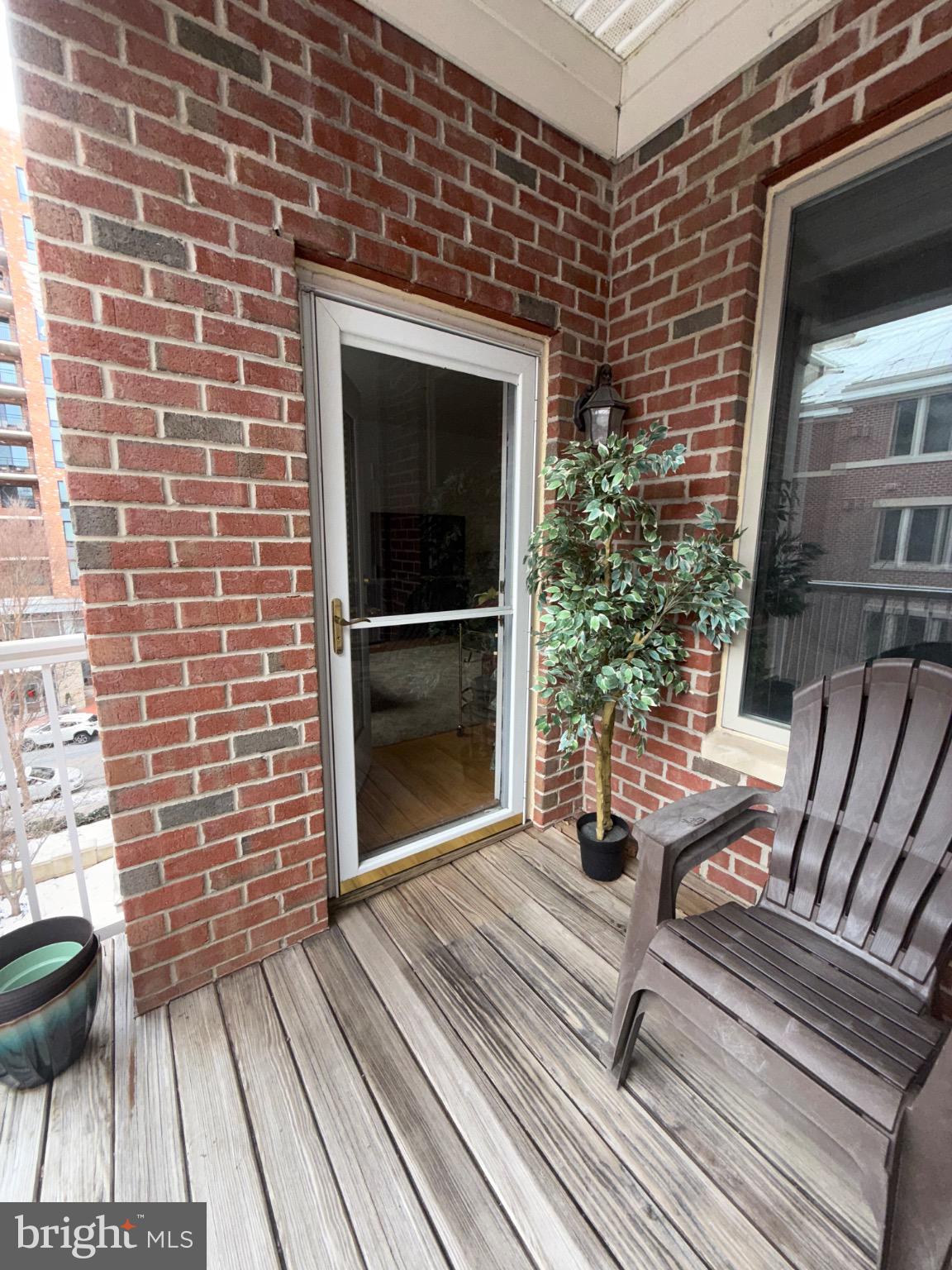 LAKESIDE TOWN CENTRE CONDOMINIUM - Residential Lease