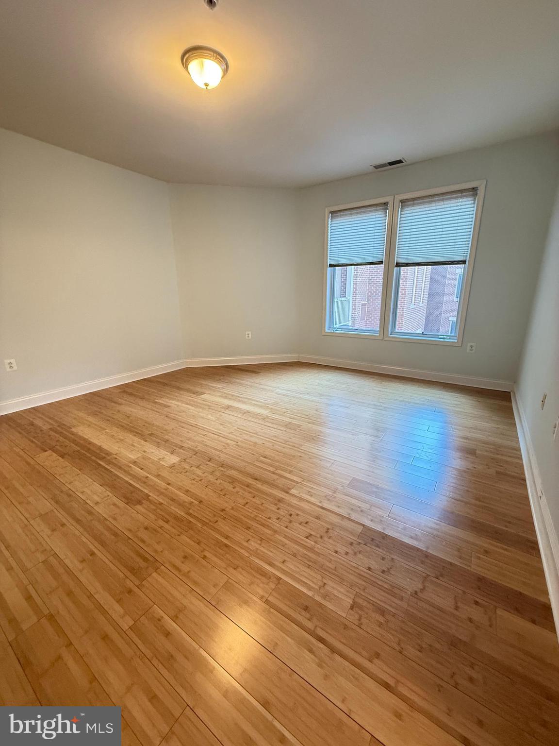 LAKESIDE TOWN CENTRE CONDOMINIUM - Residential Lease