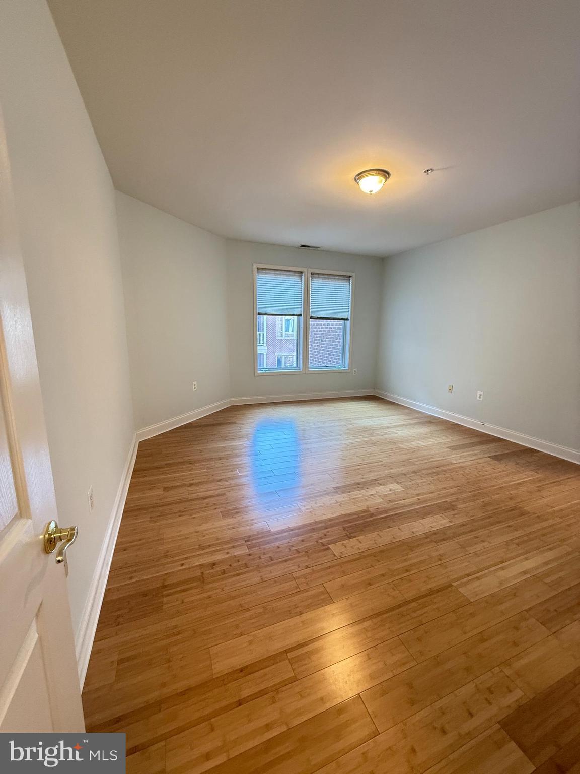 LAKESIDE TOWN CENTRE CONDOMINIUM - Residential Lease