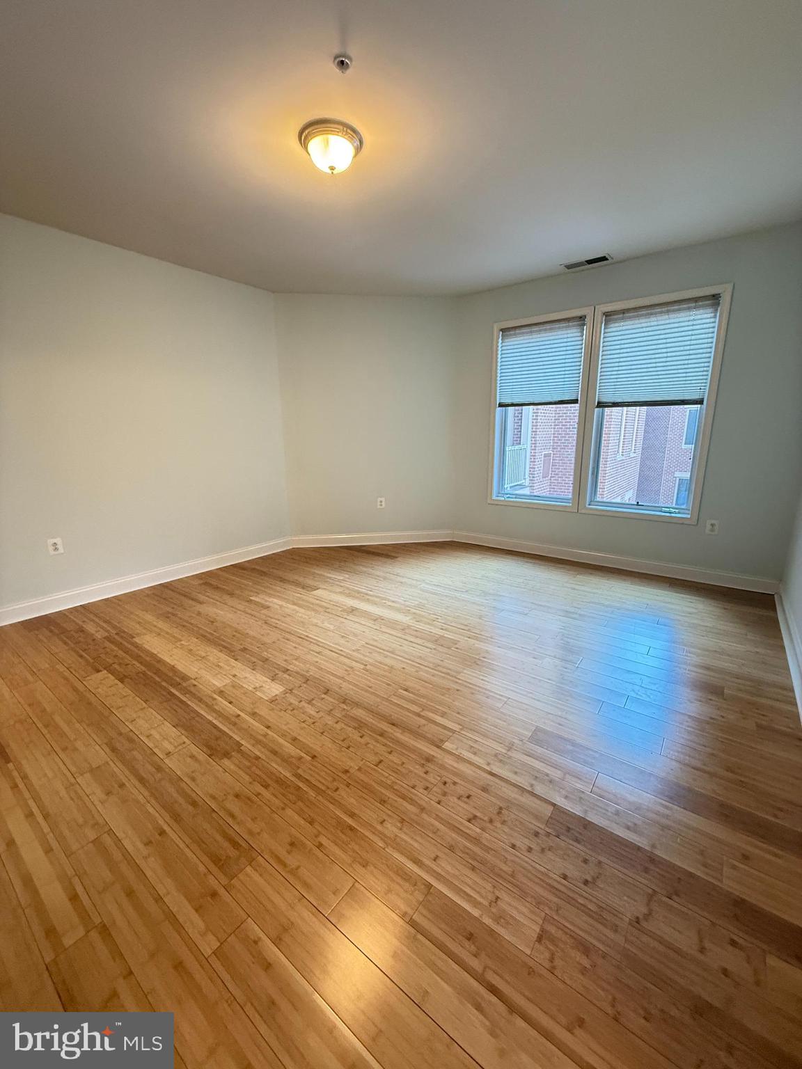 LAKESIDE TOWN CENTRE CONDOMINIUM - Residential Lease