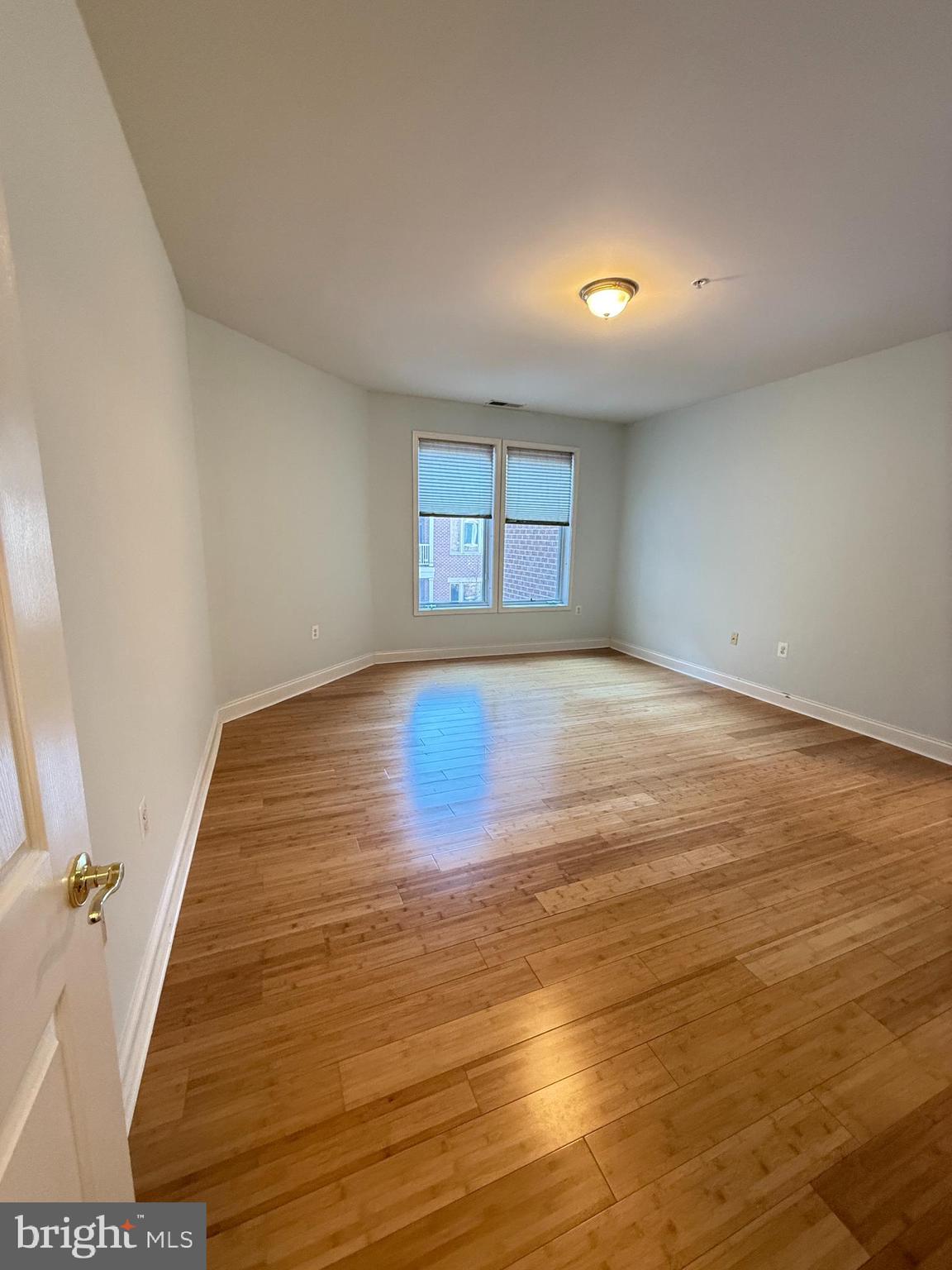 LAKESIDE TOWN CENTRE CONDOMINIUM - Residential Lease