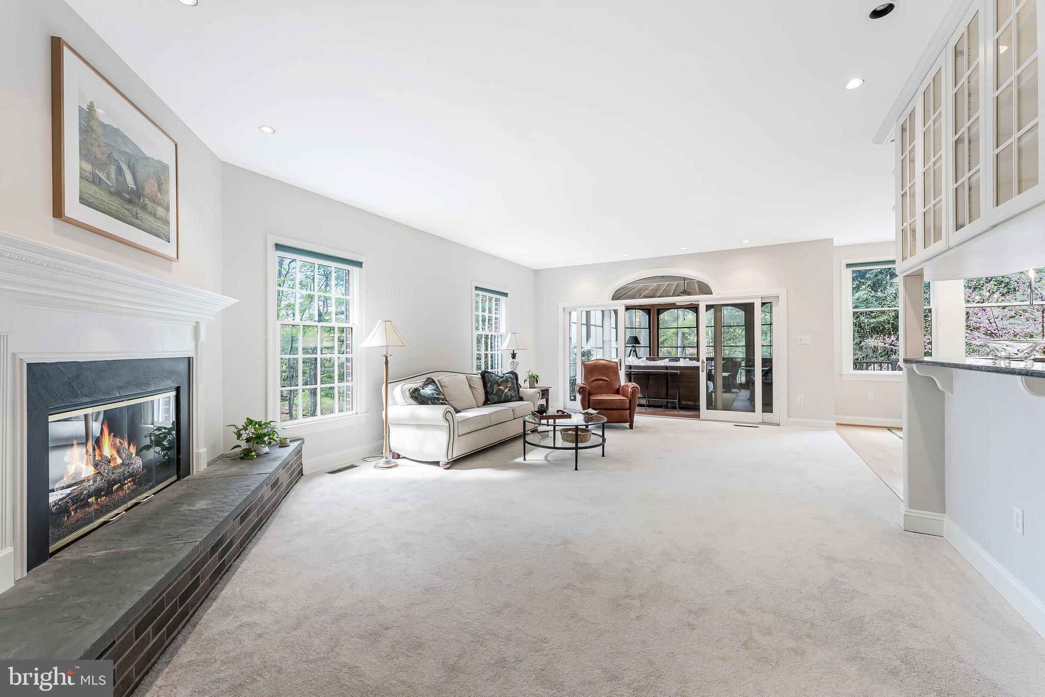 CREWS WOODS - Residential