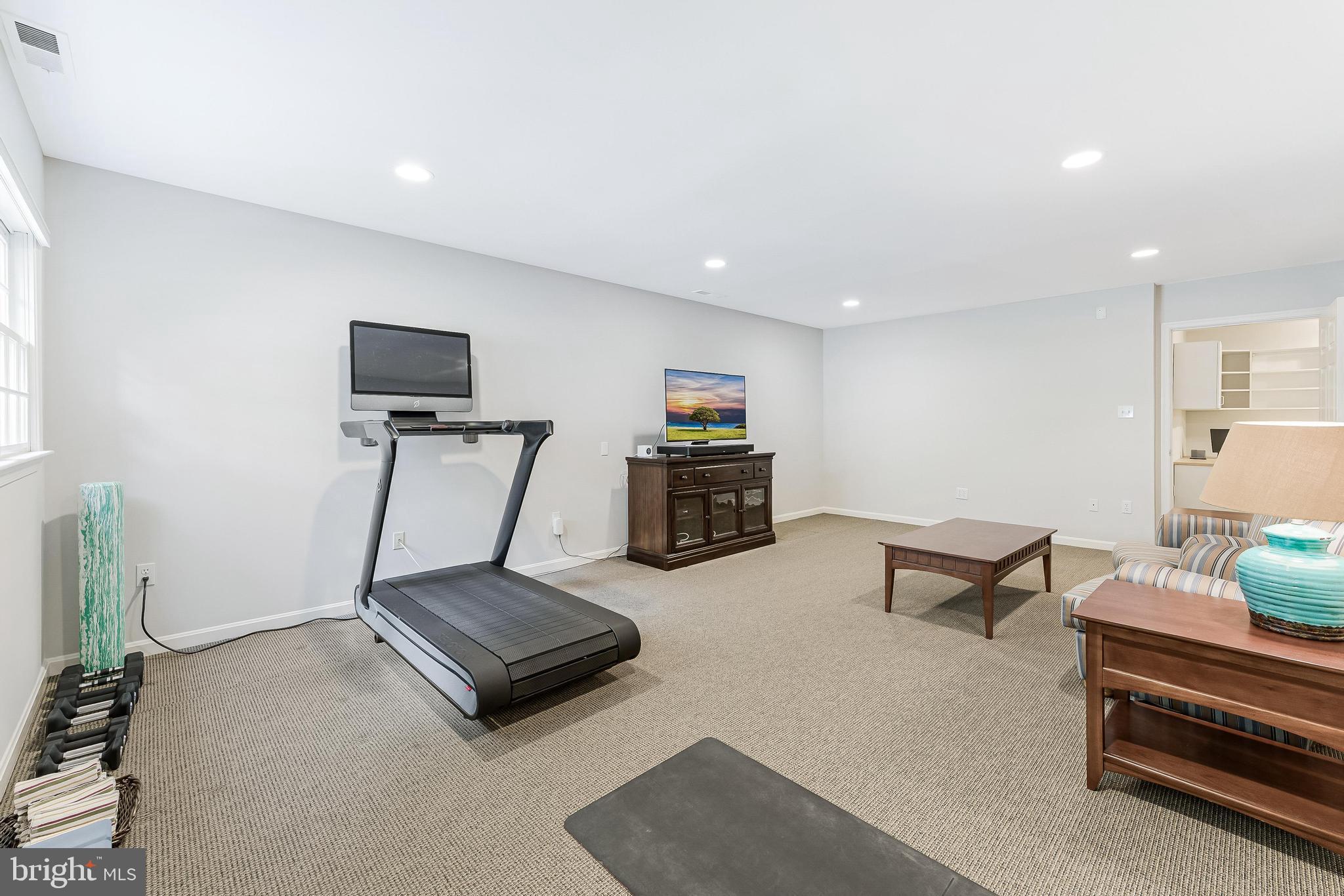 CREWS WOODS - Residential