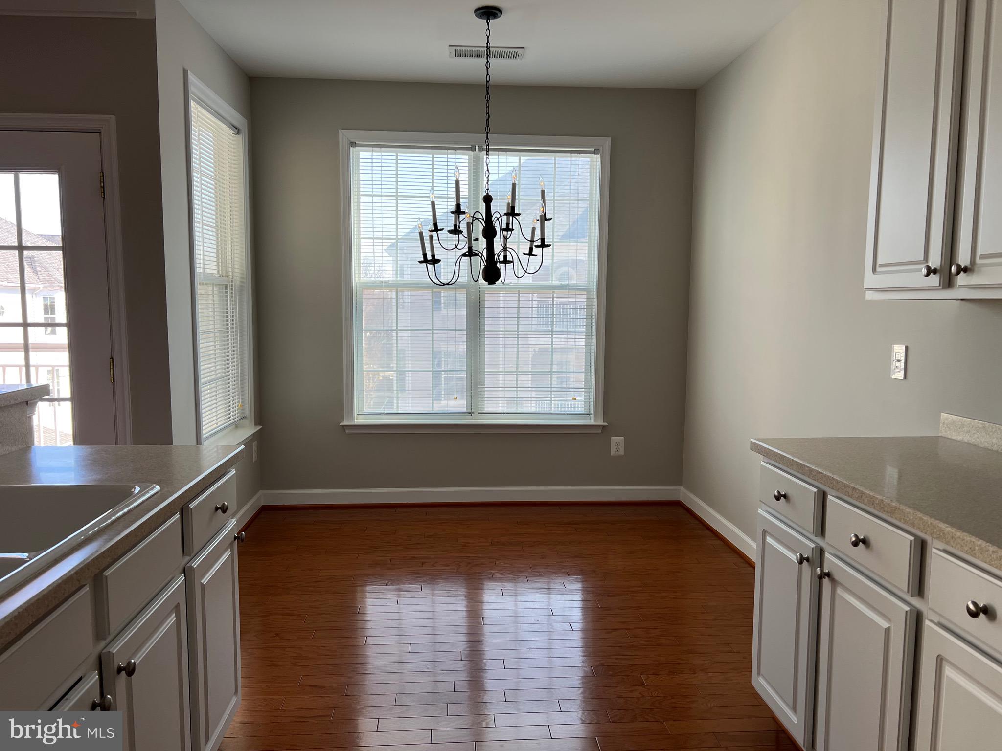 FOUR SEASONS - Residential