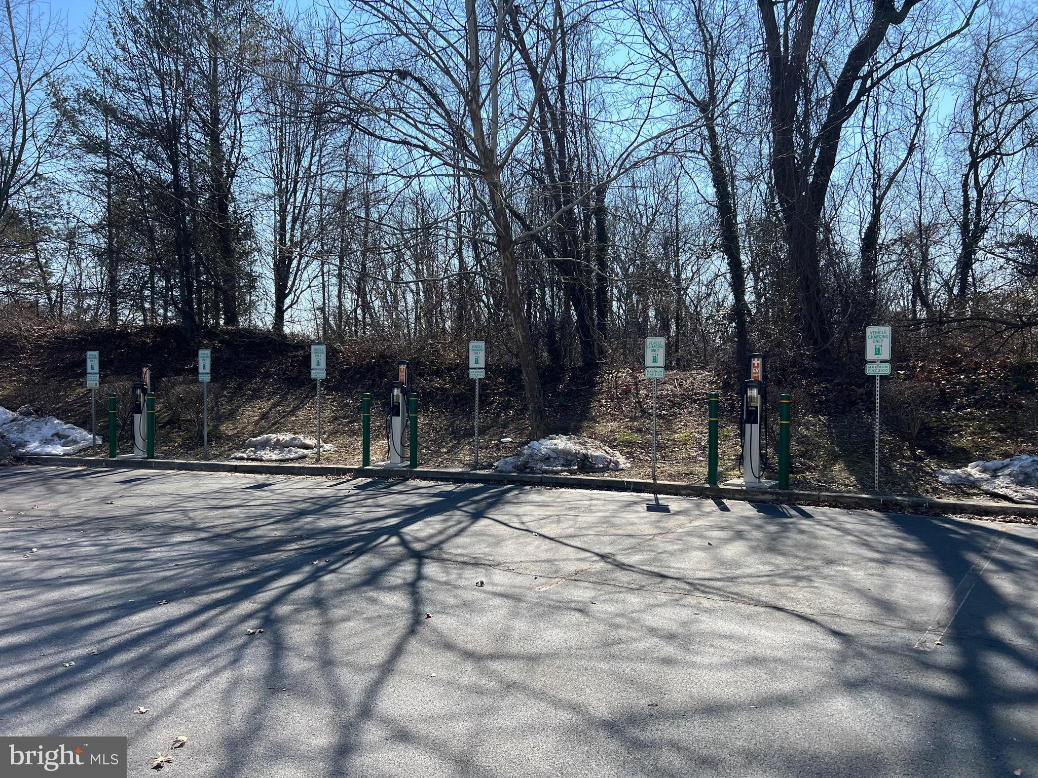 FOUR SEASONS - Residential