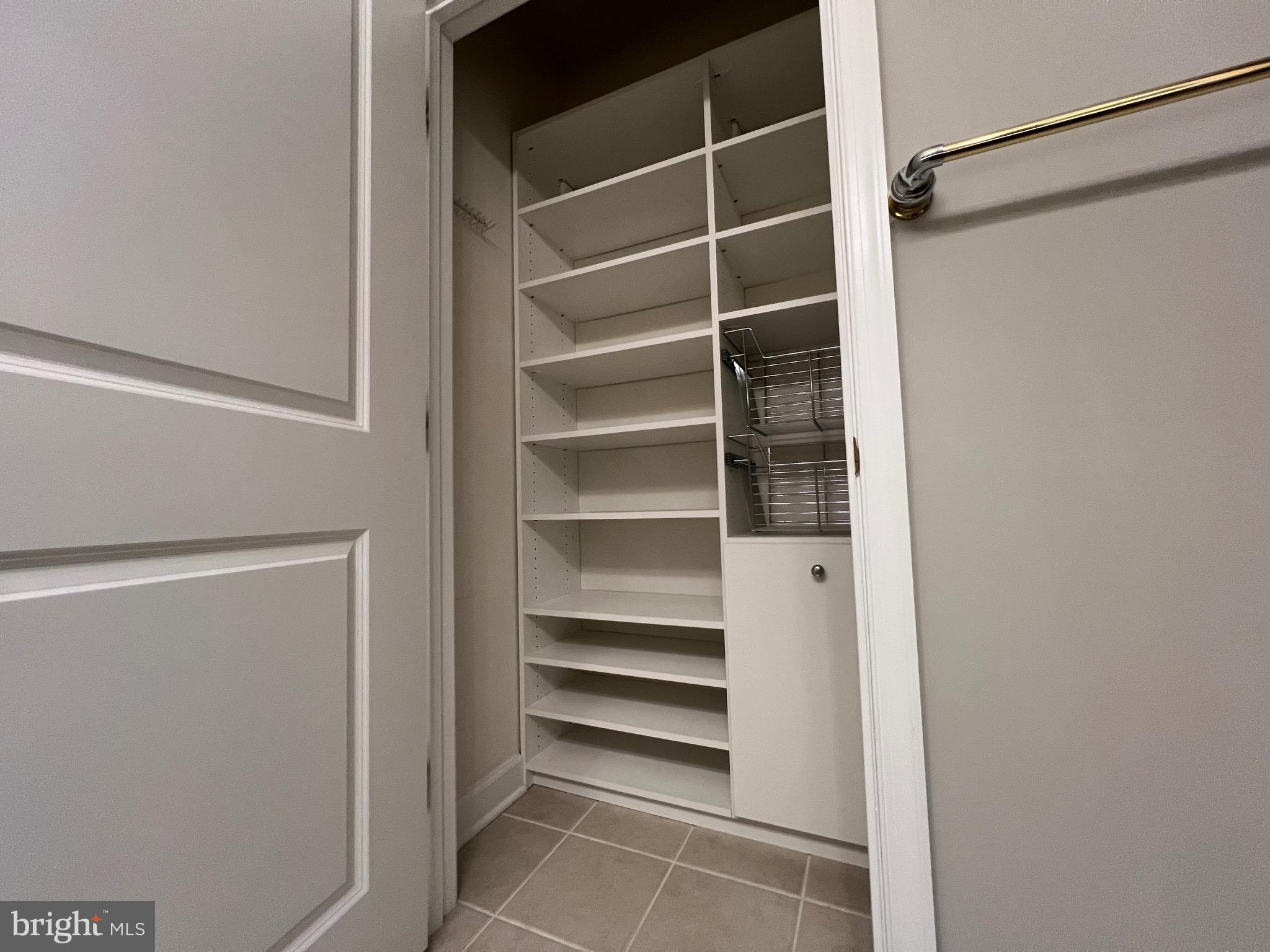 FOUR SEASONS - Residential