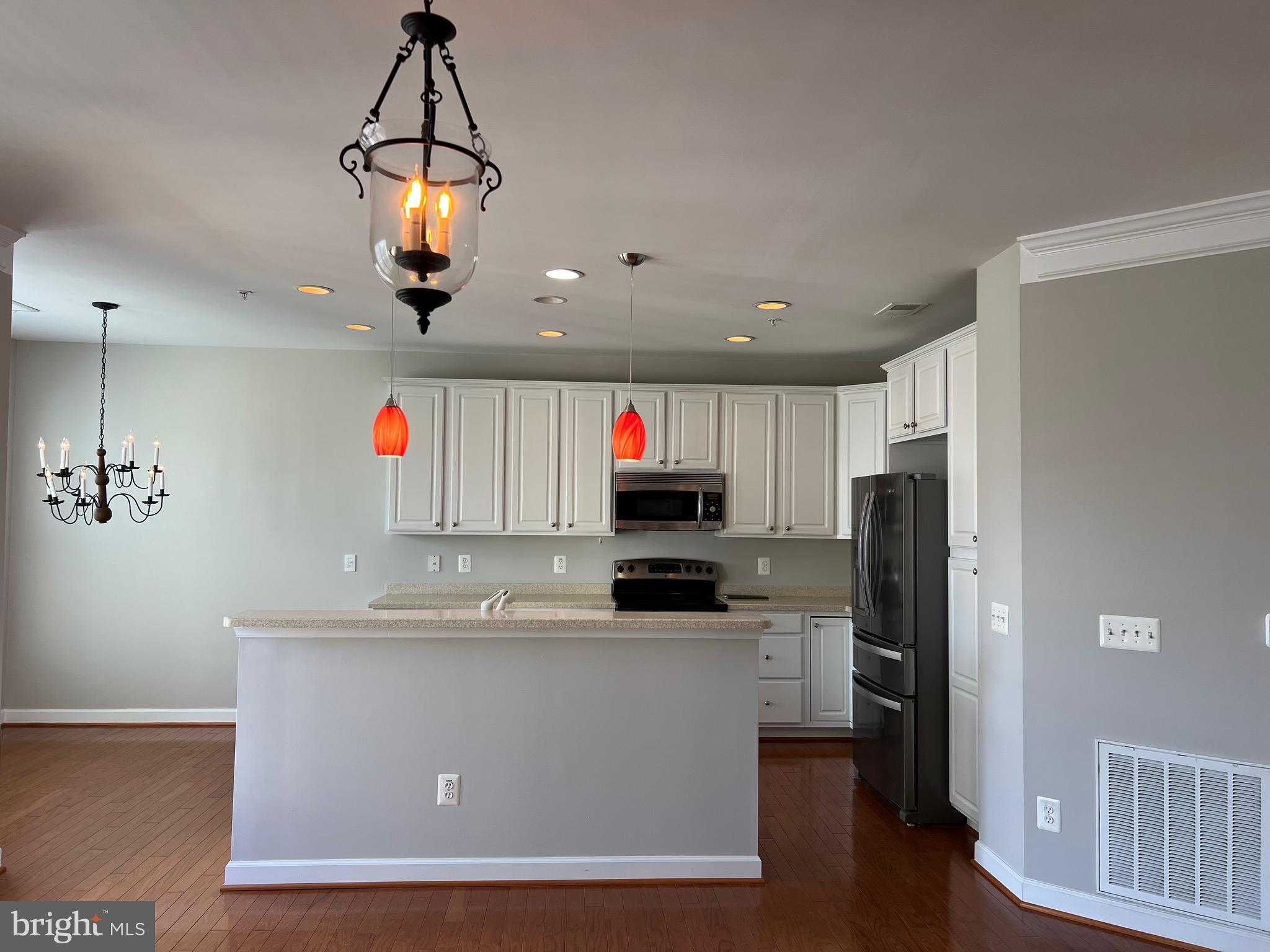 FOUR SEASONS - Residential