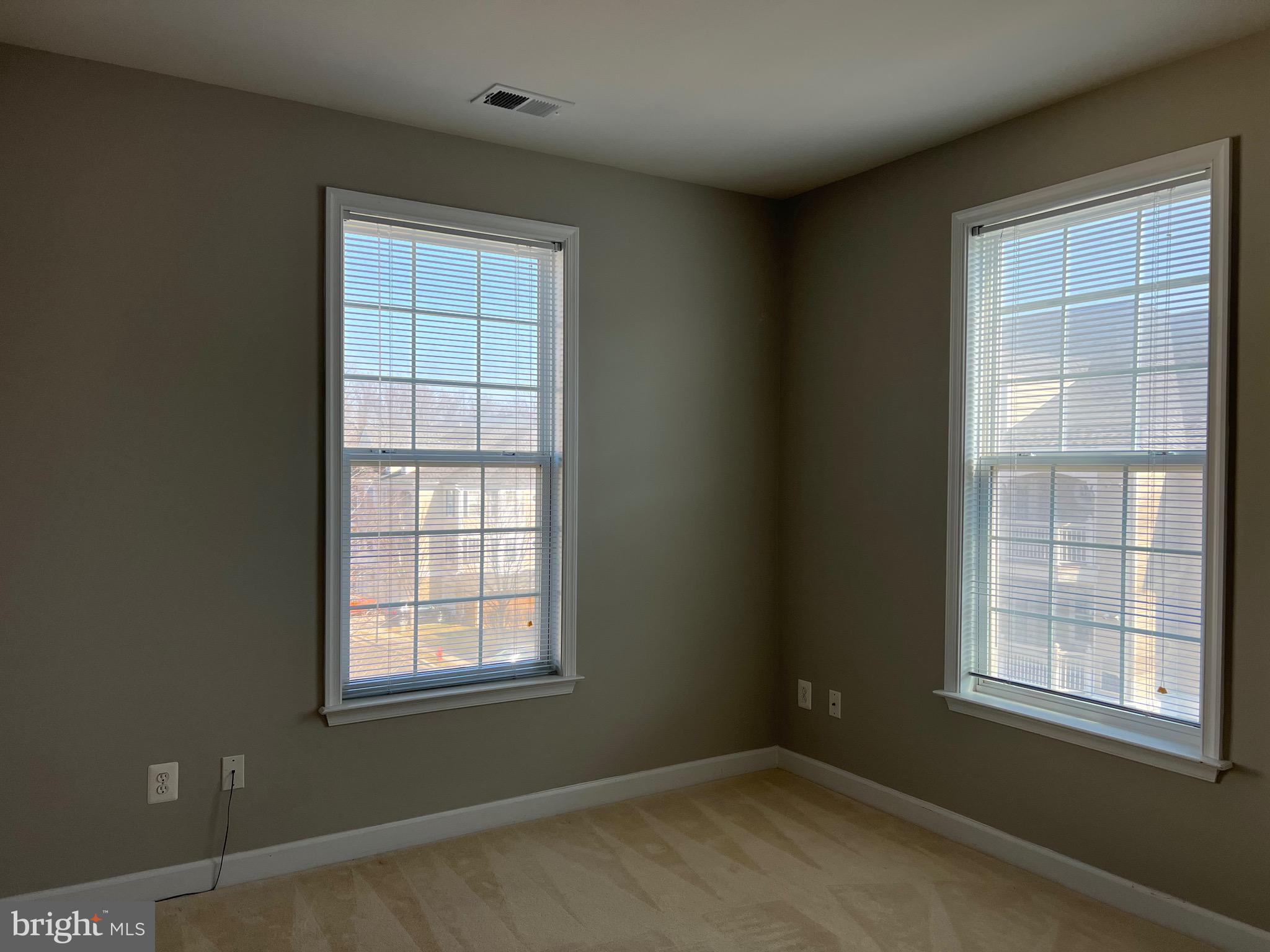 FOUR SEASONS - Residential