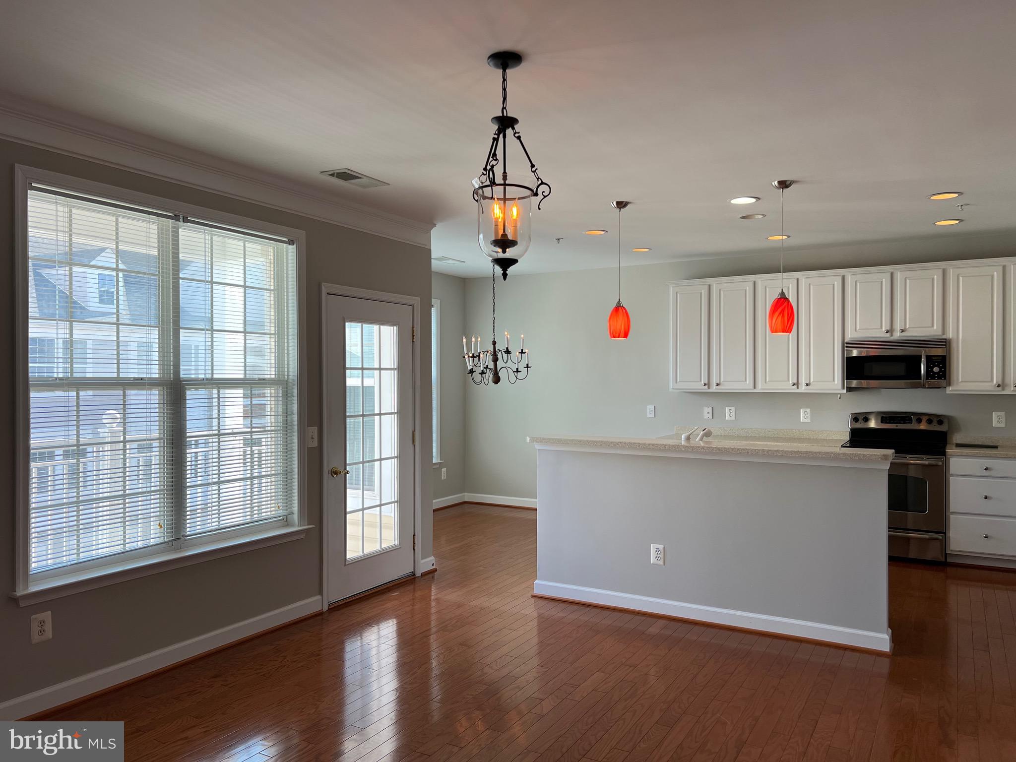 FOUR SEASONS - Residential