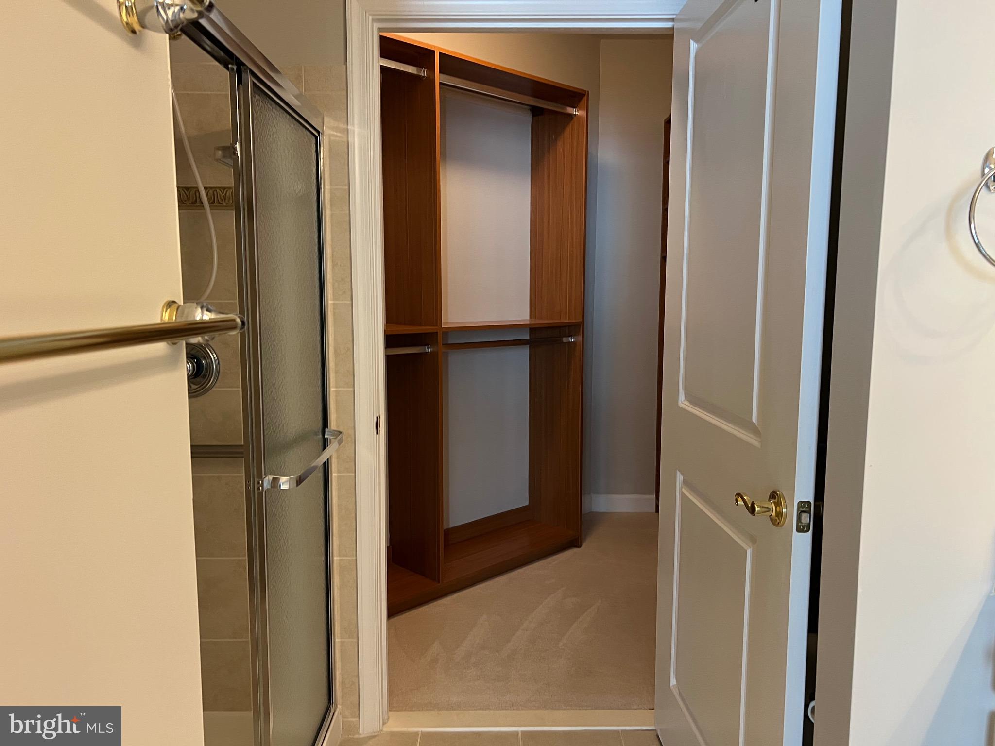 FOUR SEASONS - Residential