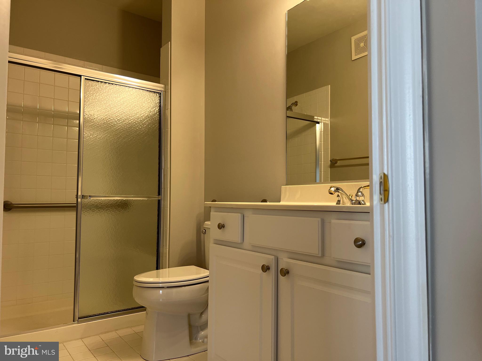 FOUR SEASONS - Residential