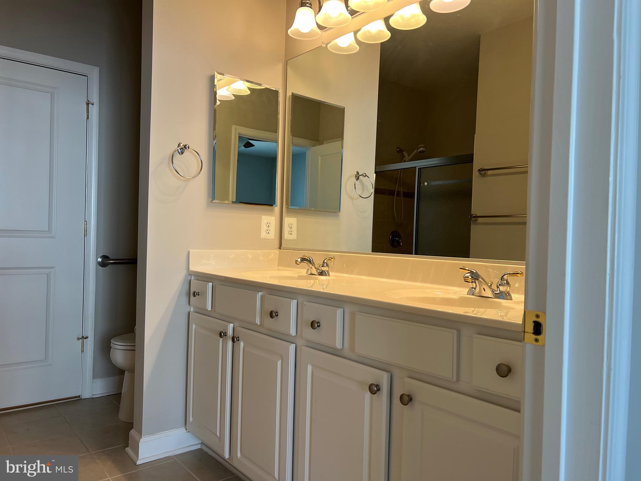 FOUR SEASONS - Residential