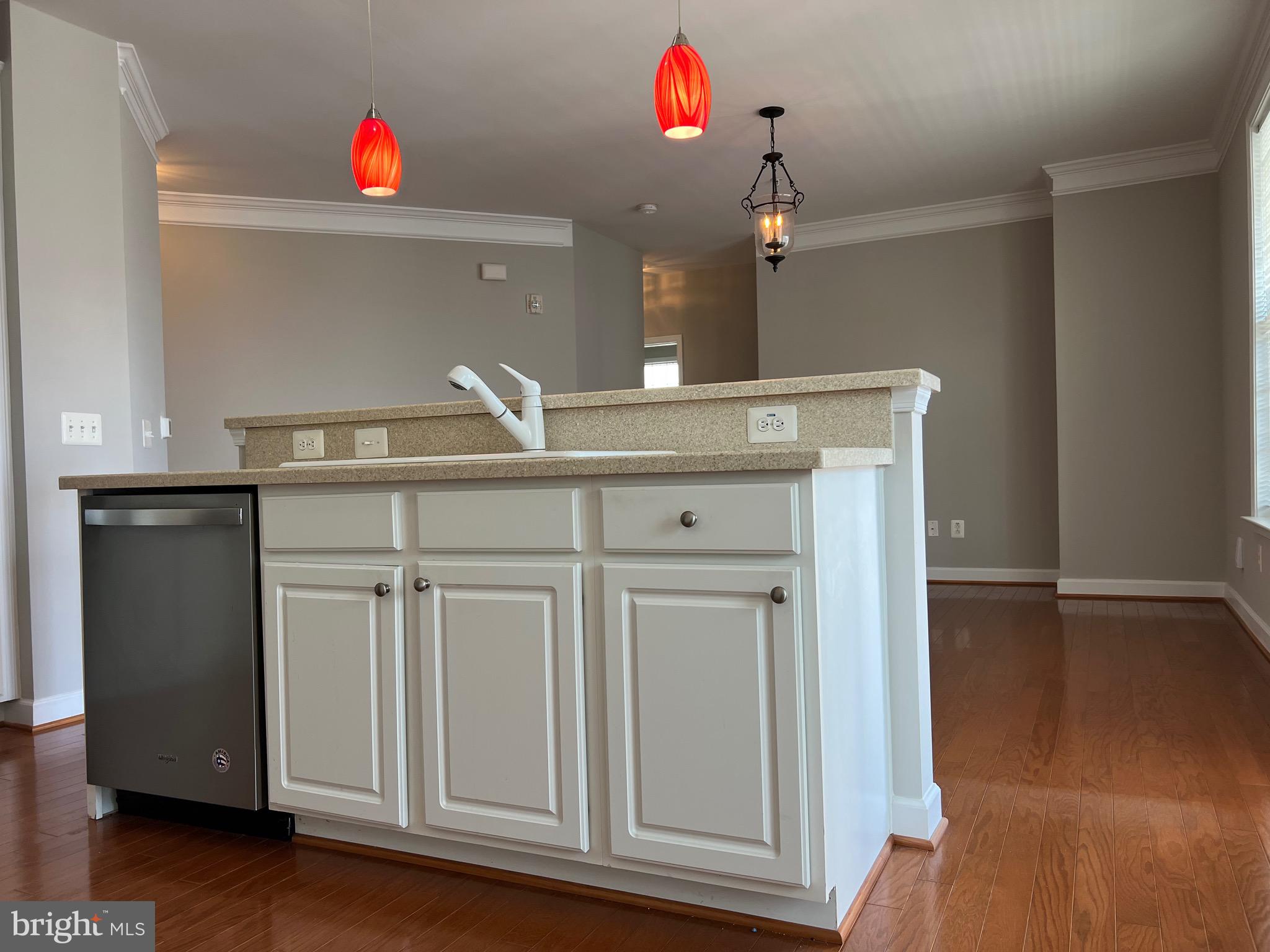 FOUR SEASONS - Residential