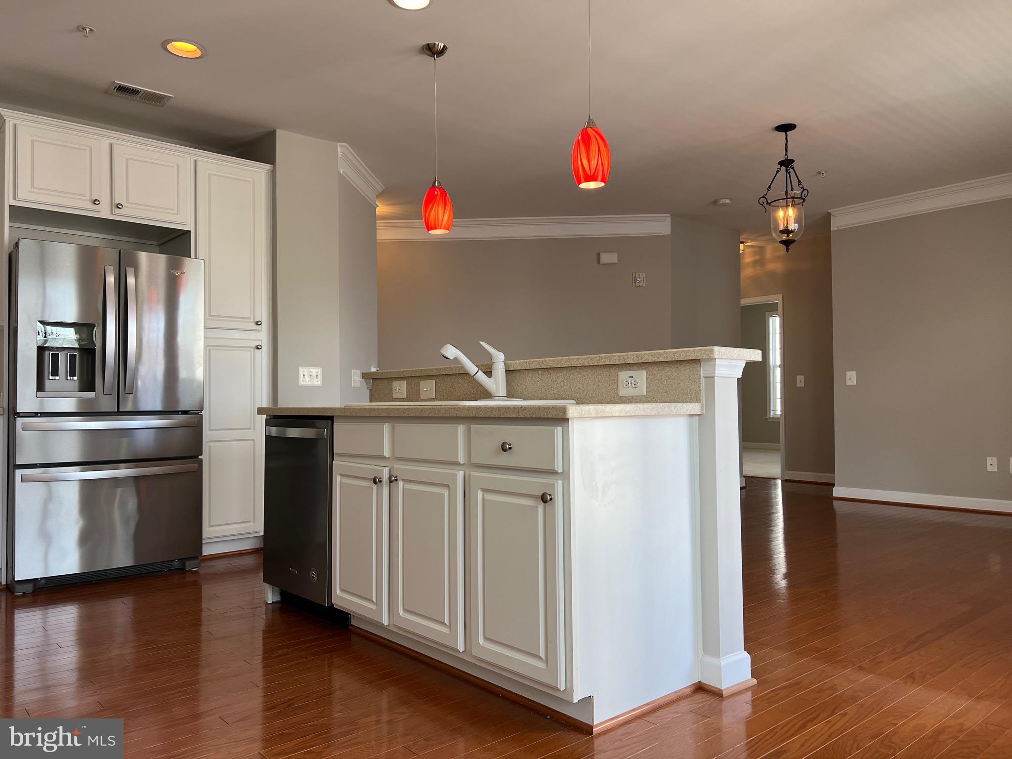 FOUR SEASONS - Residential