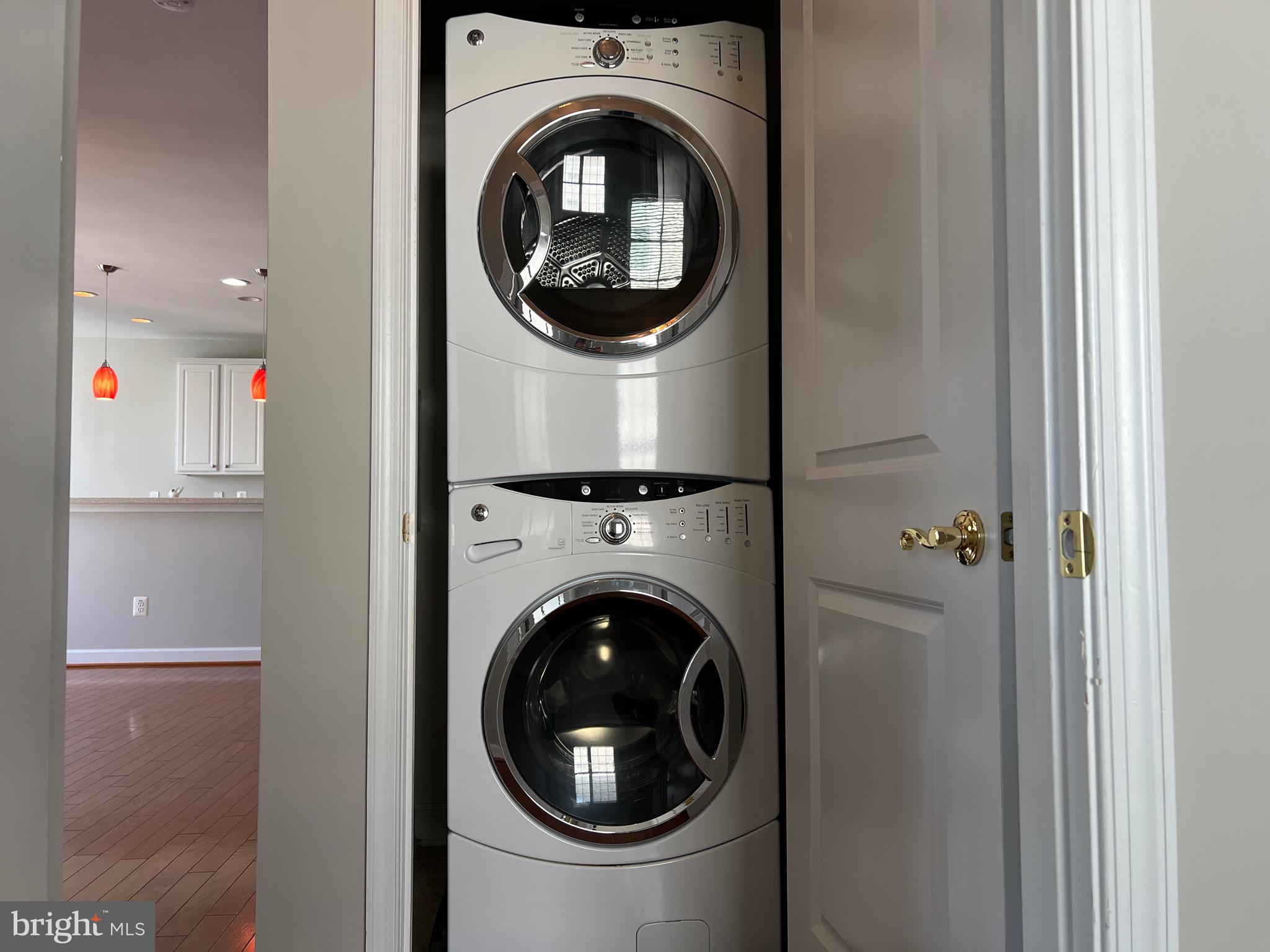 FOUR SEASONS - Residential