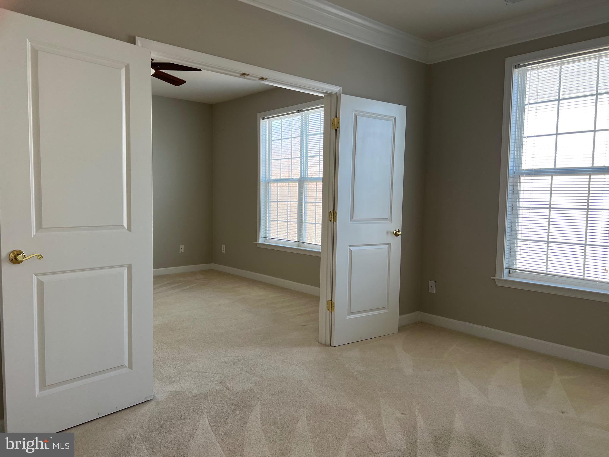 FOUR SEASONS - Residential