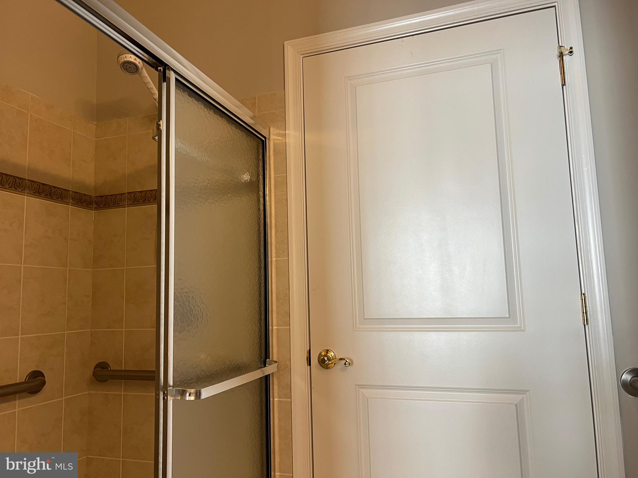 FOUR SEASONS - Residential