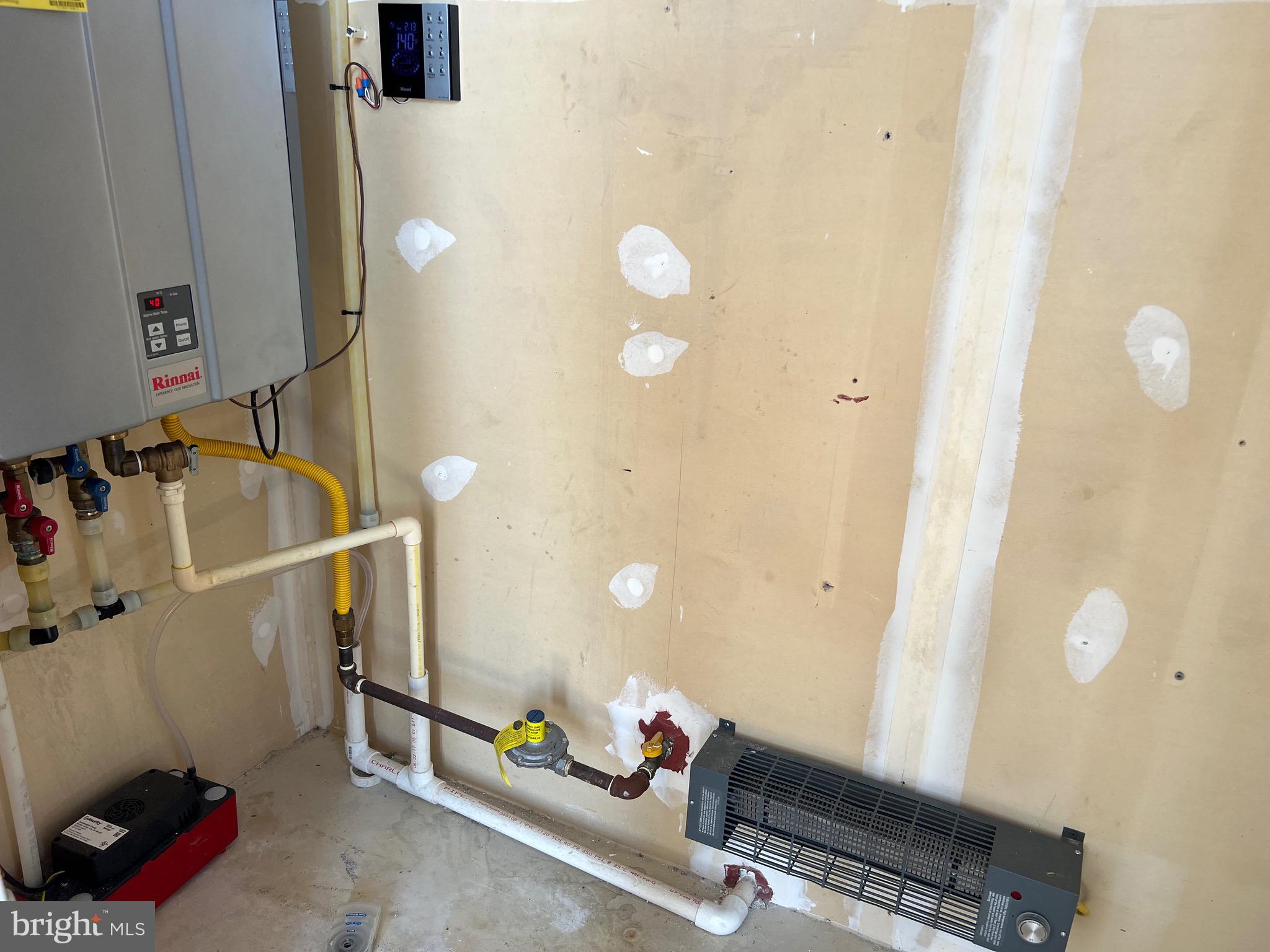 FOUR SEASONS - Residential