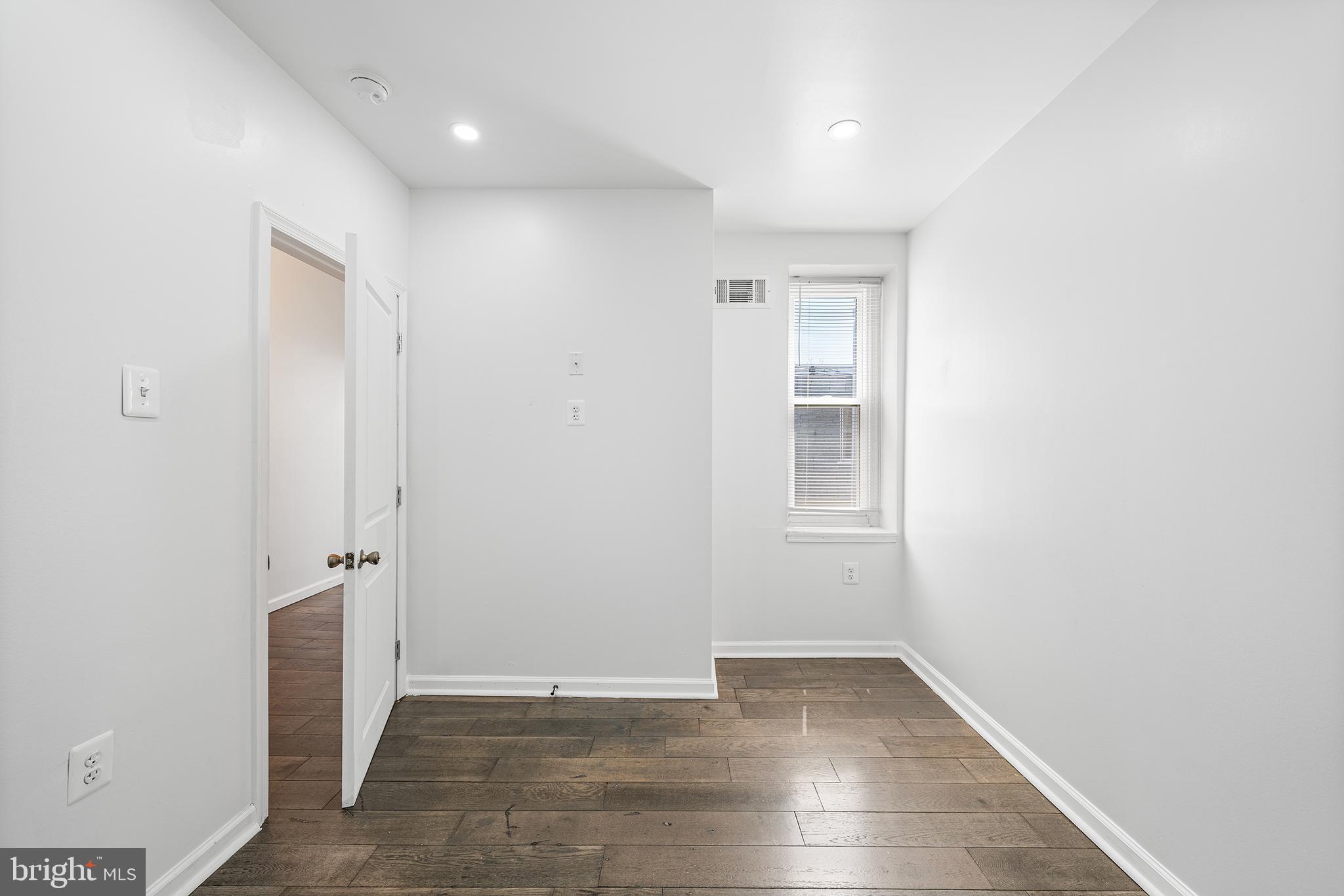 POINT BREEZE - Residential