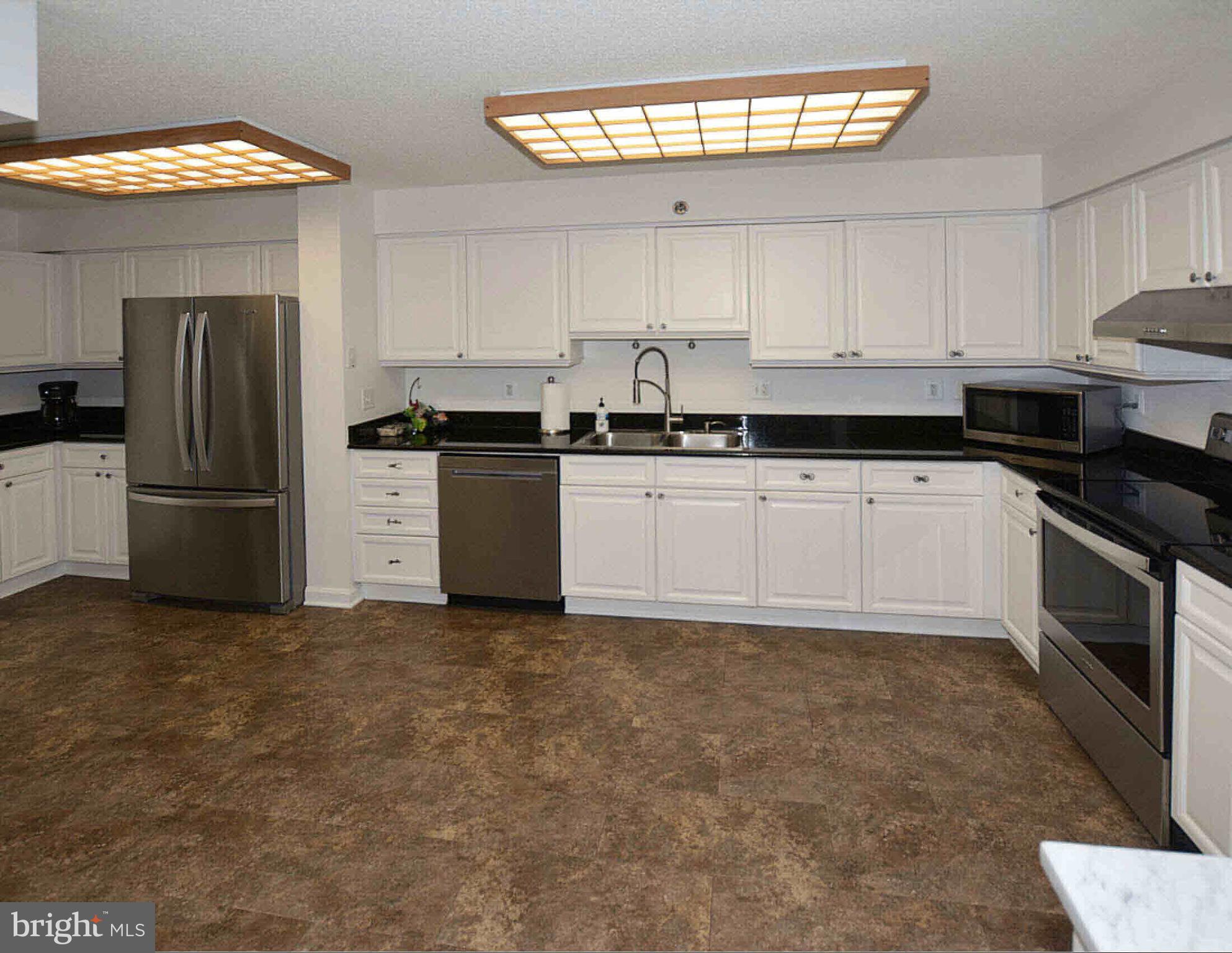 CARLYLE TOWERS CONDOMINIUM - Residential