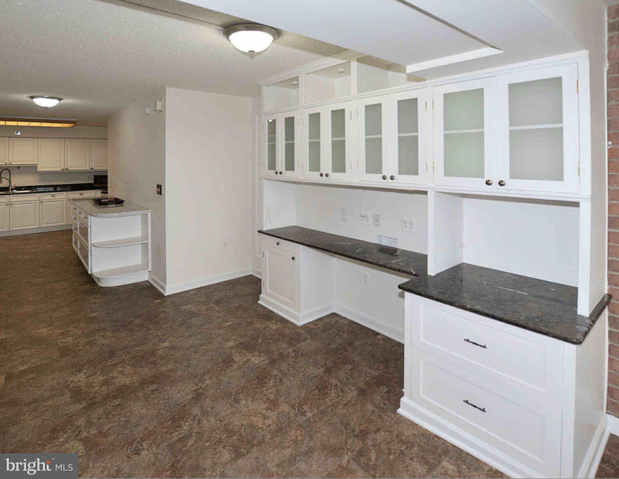 CARLYLE TOWERS CONDOMINIUM - Residential